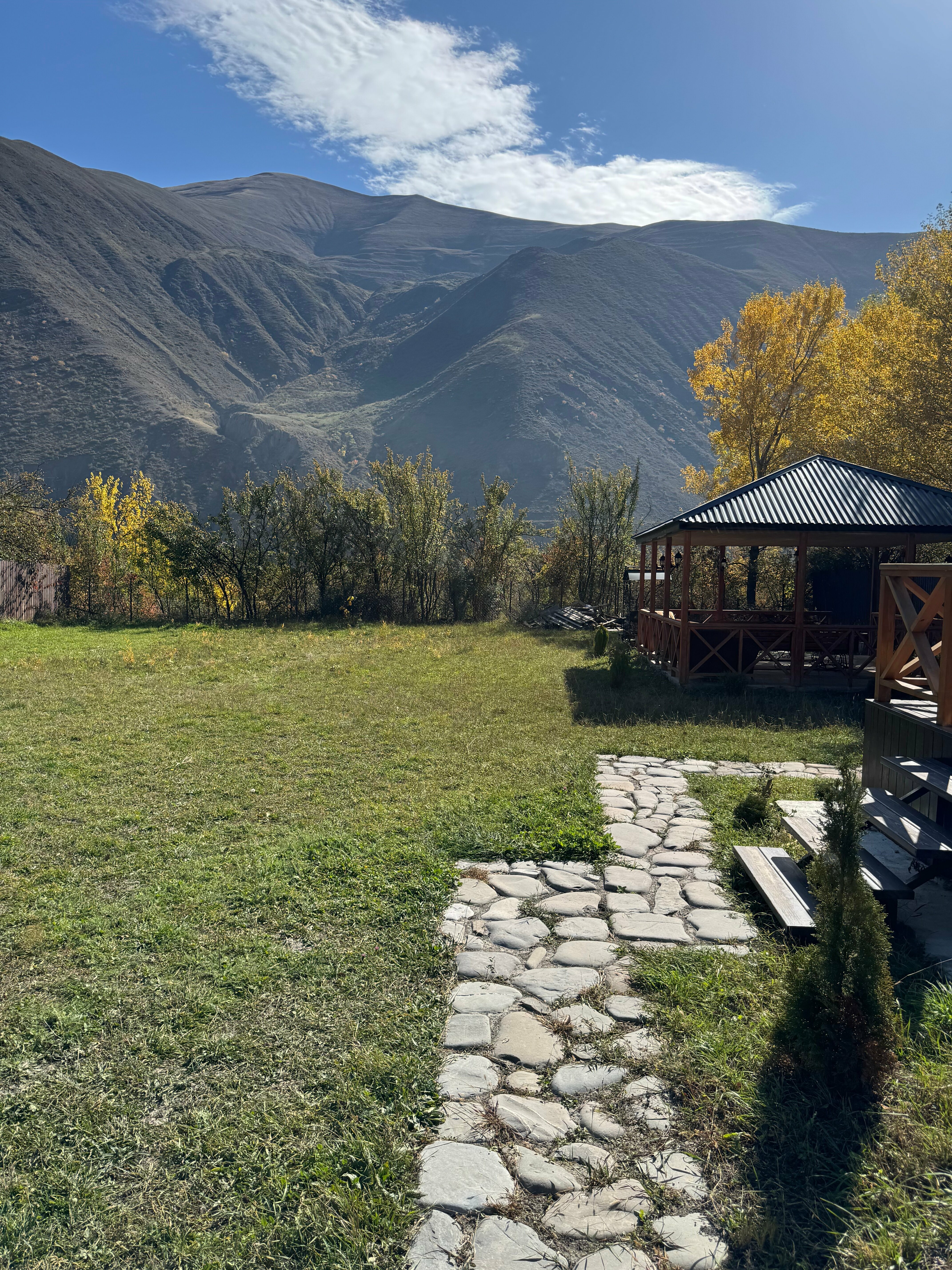 Семейный номер с видом на горы