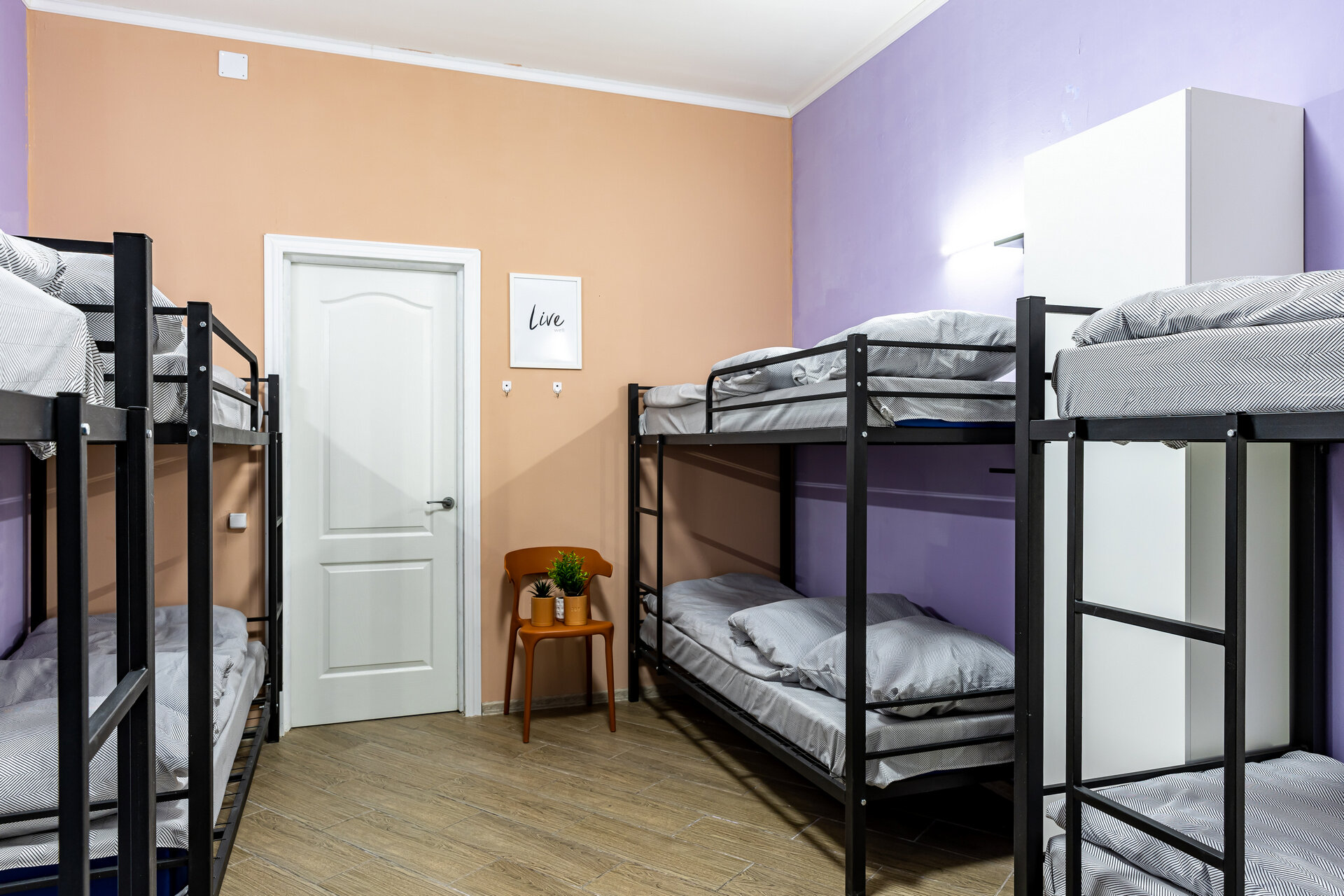 Кровать в общем 8-местном номере