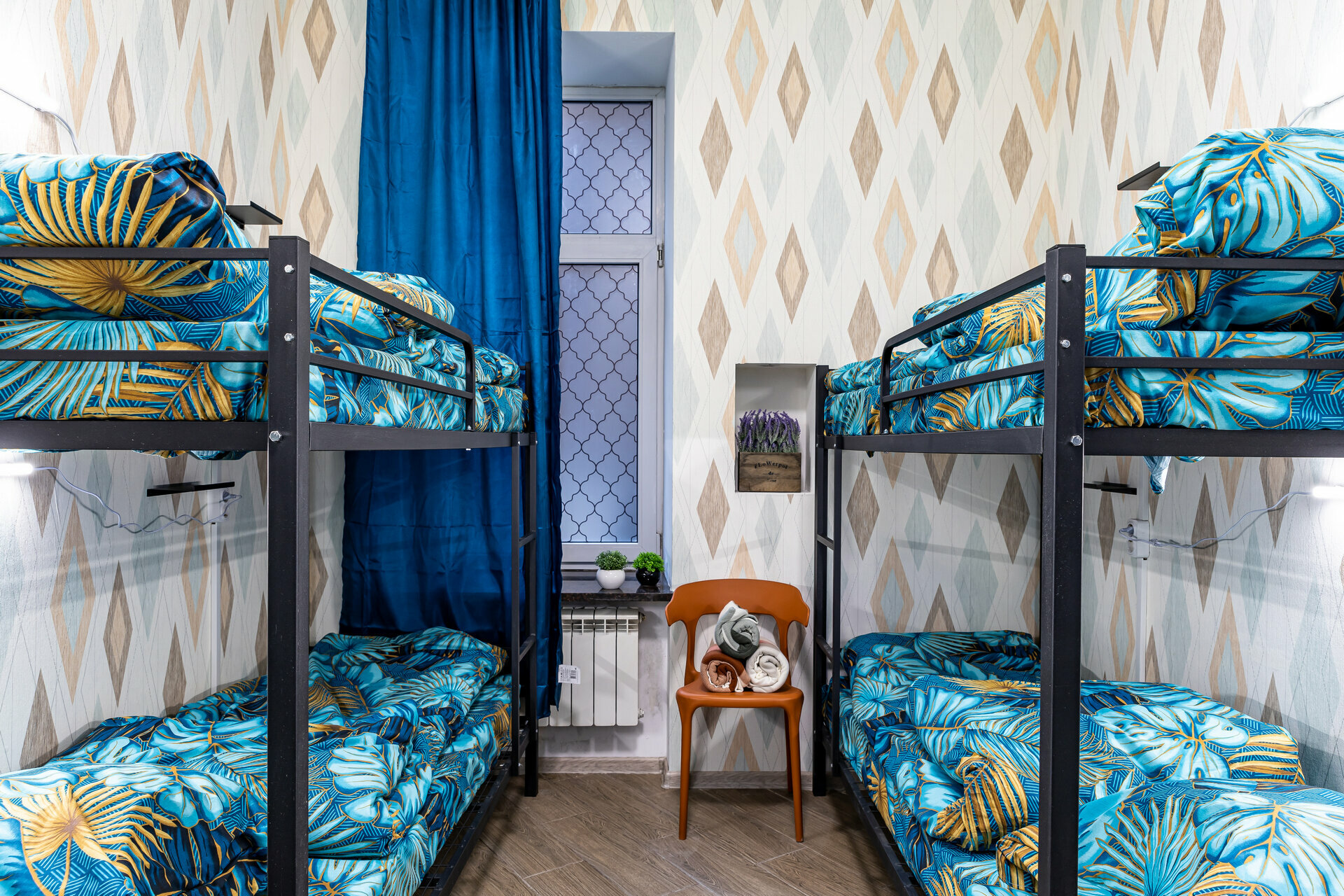 Кровать в общем 8-местном номере