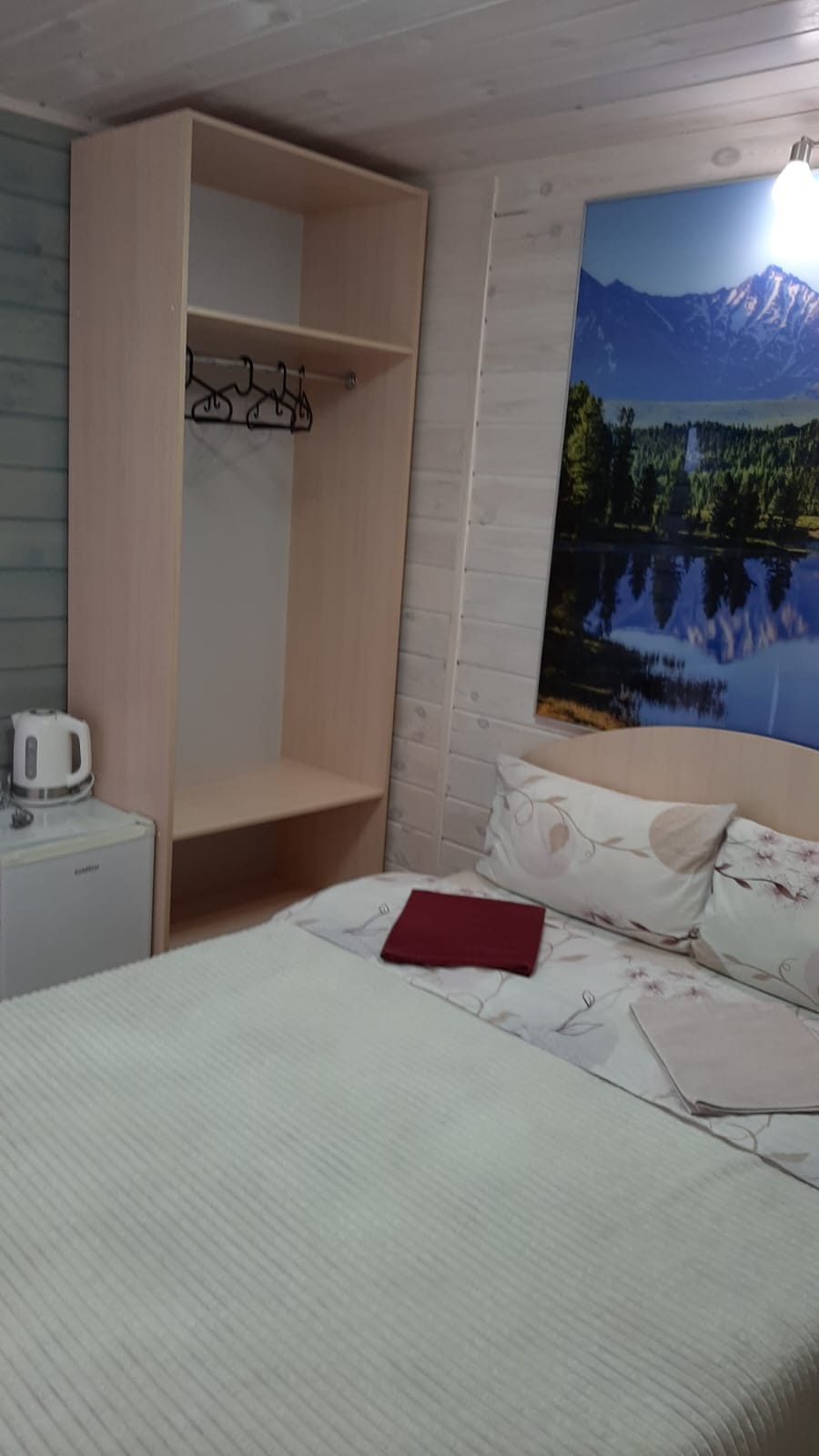 Двухместный дом с видом на Катунь и горы