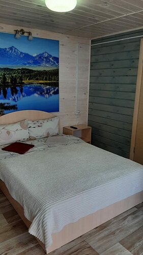 Двухместный дом с видом на Катунь и горы