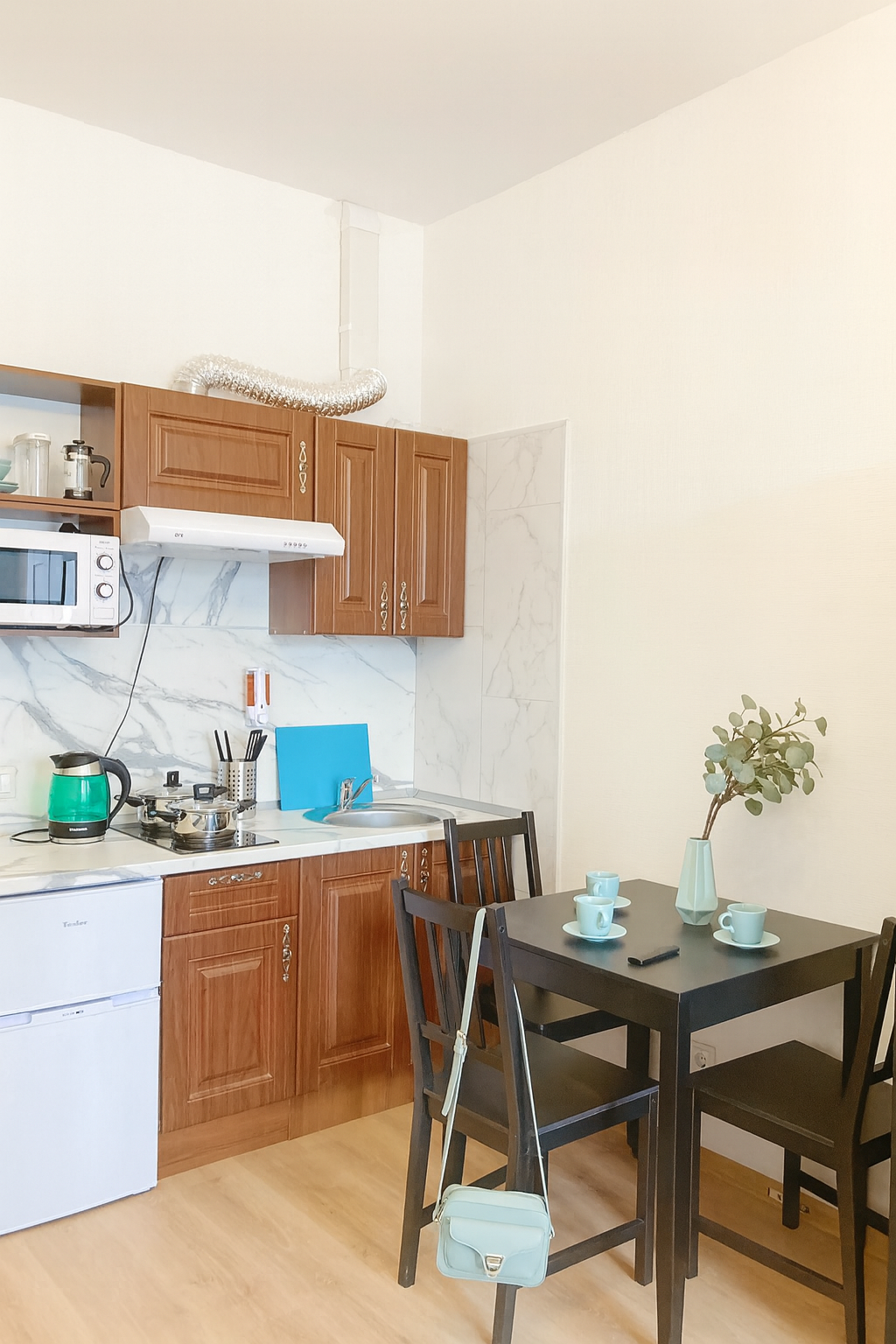 Студия Бирюзовая в Песочном с двуспальной кроватью и диваном-кроватью