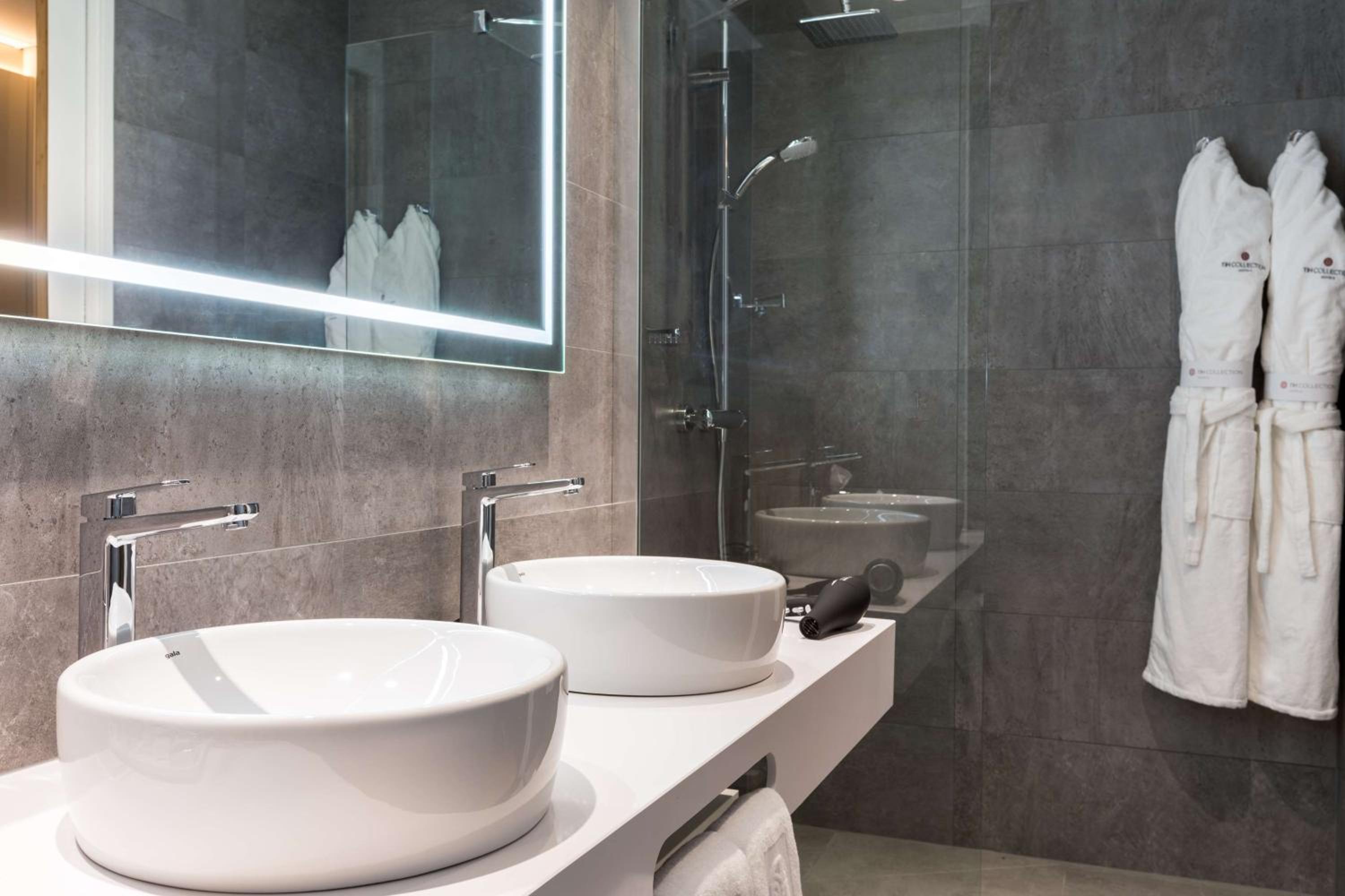 Junior Suite with Extra Bed (2 Adults + 2 Children)