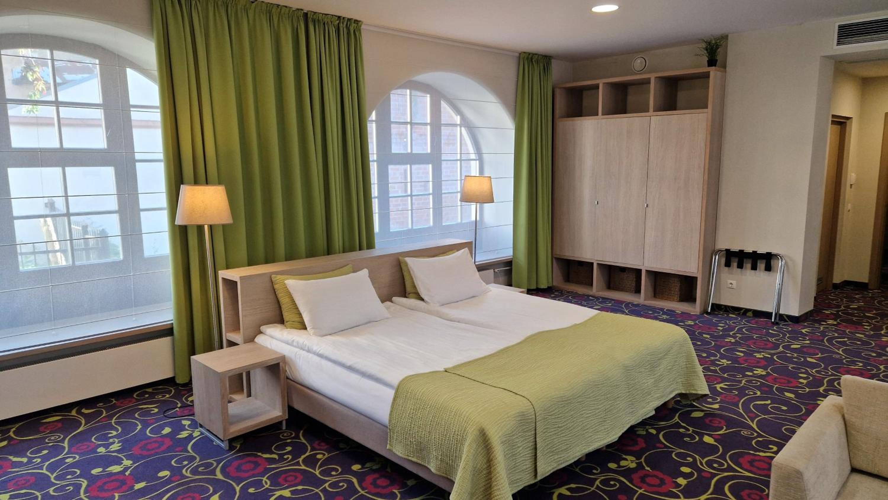 Deluxe Suite 