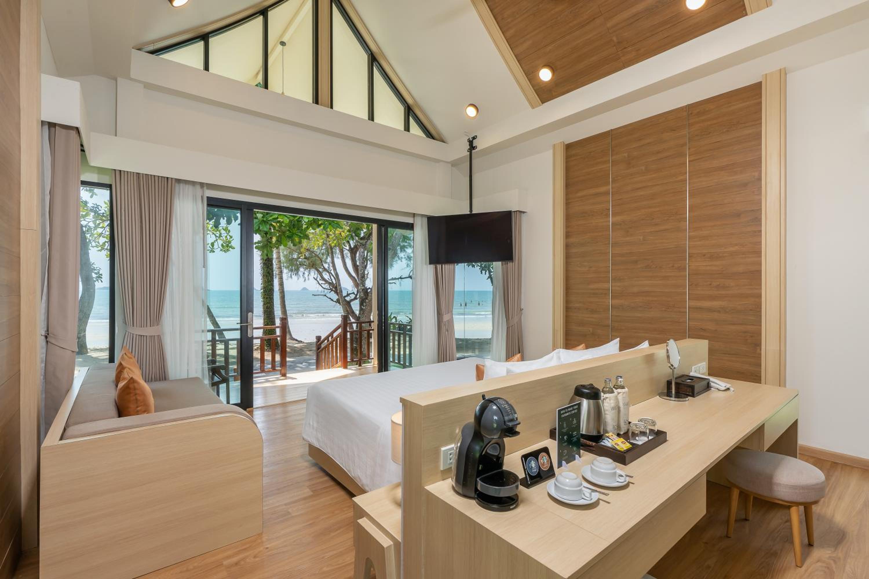 Grand Deluxe Beach Front