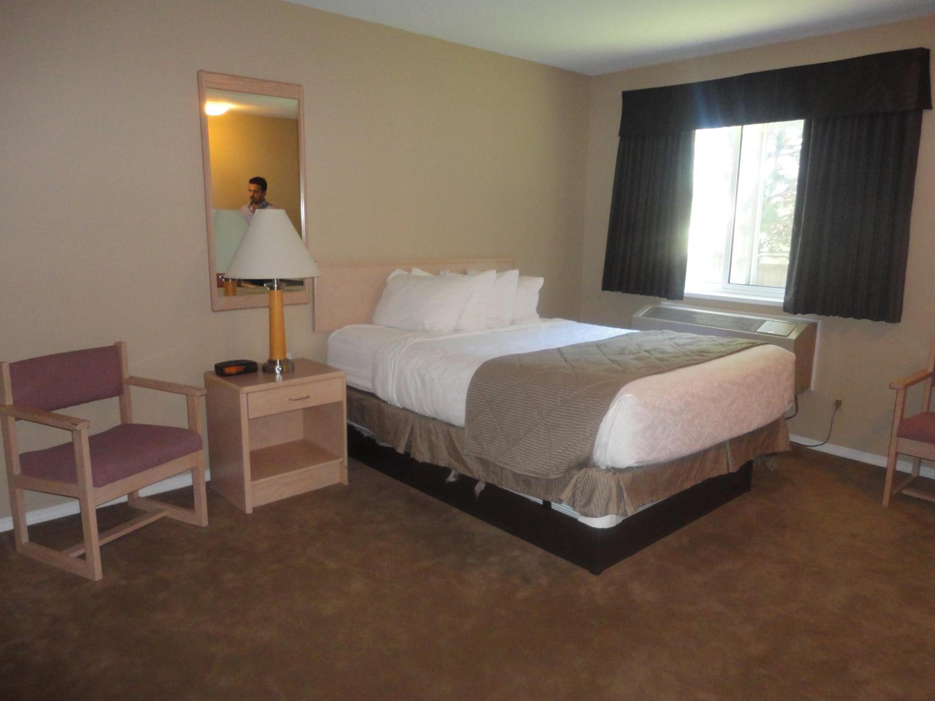 Queen Room - Disability Access - Non-Smoking