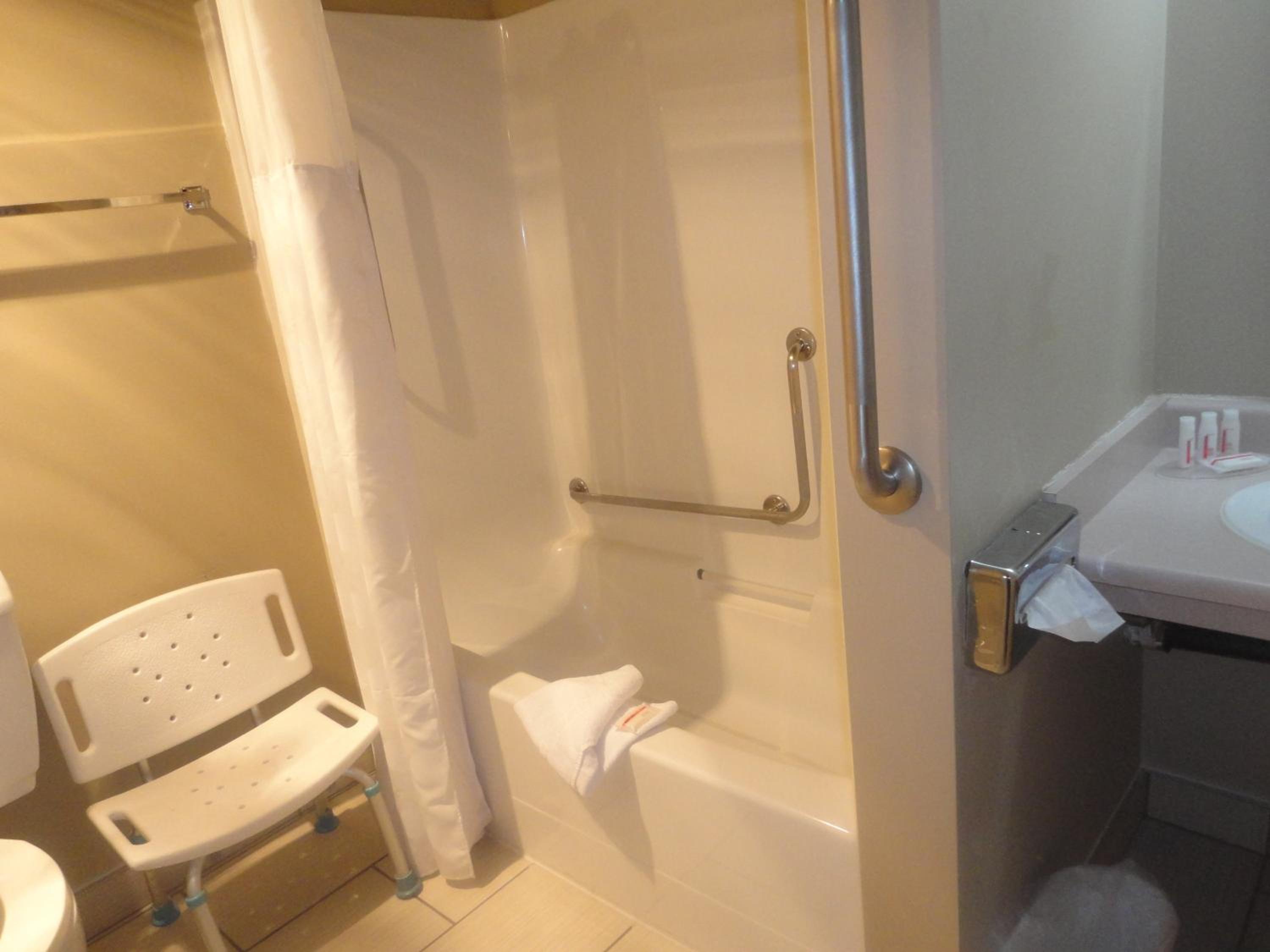 Queen Room - Disability Access - Non-Smoking