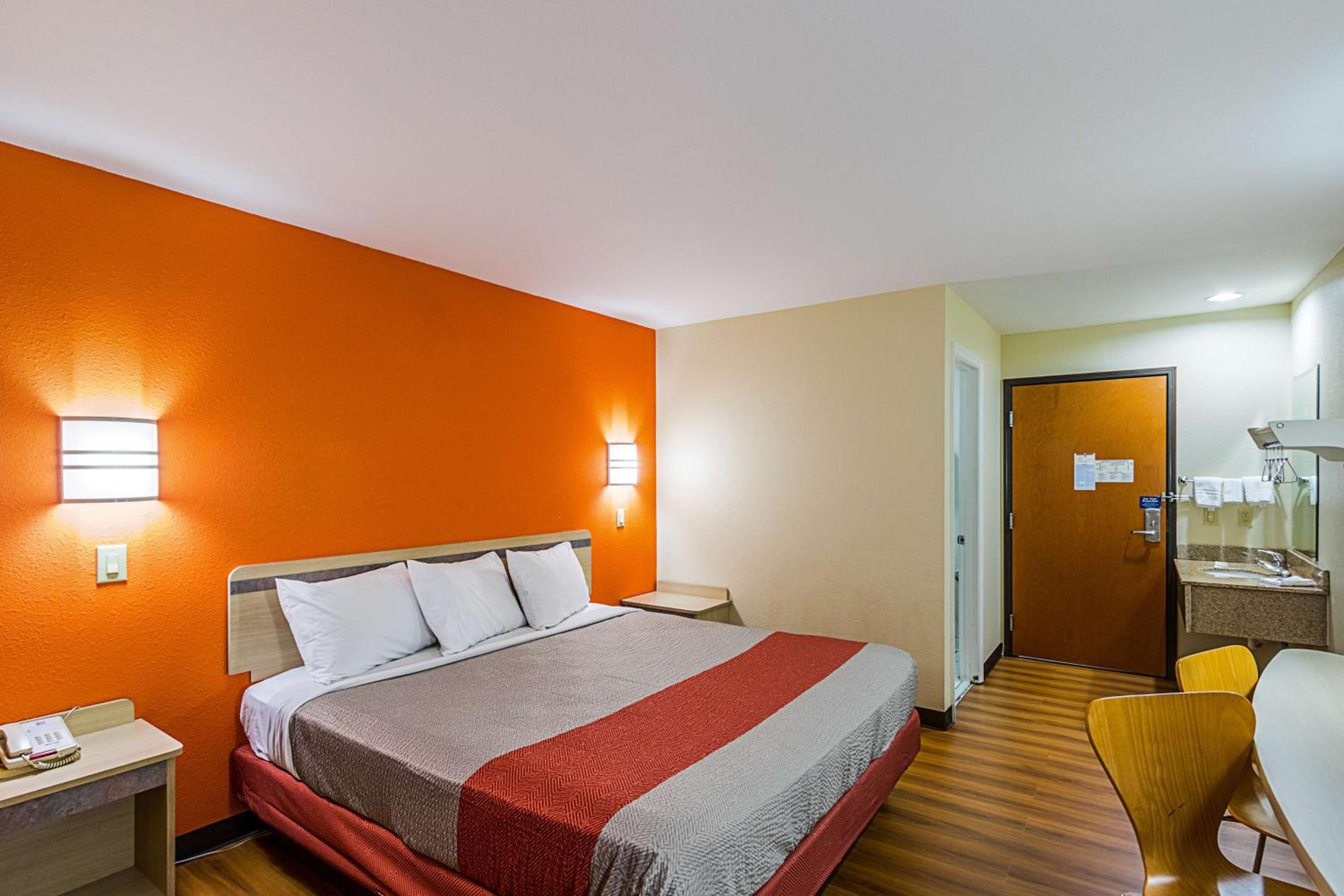 King Room - Disability Access - Non-Smoking