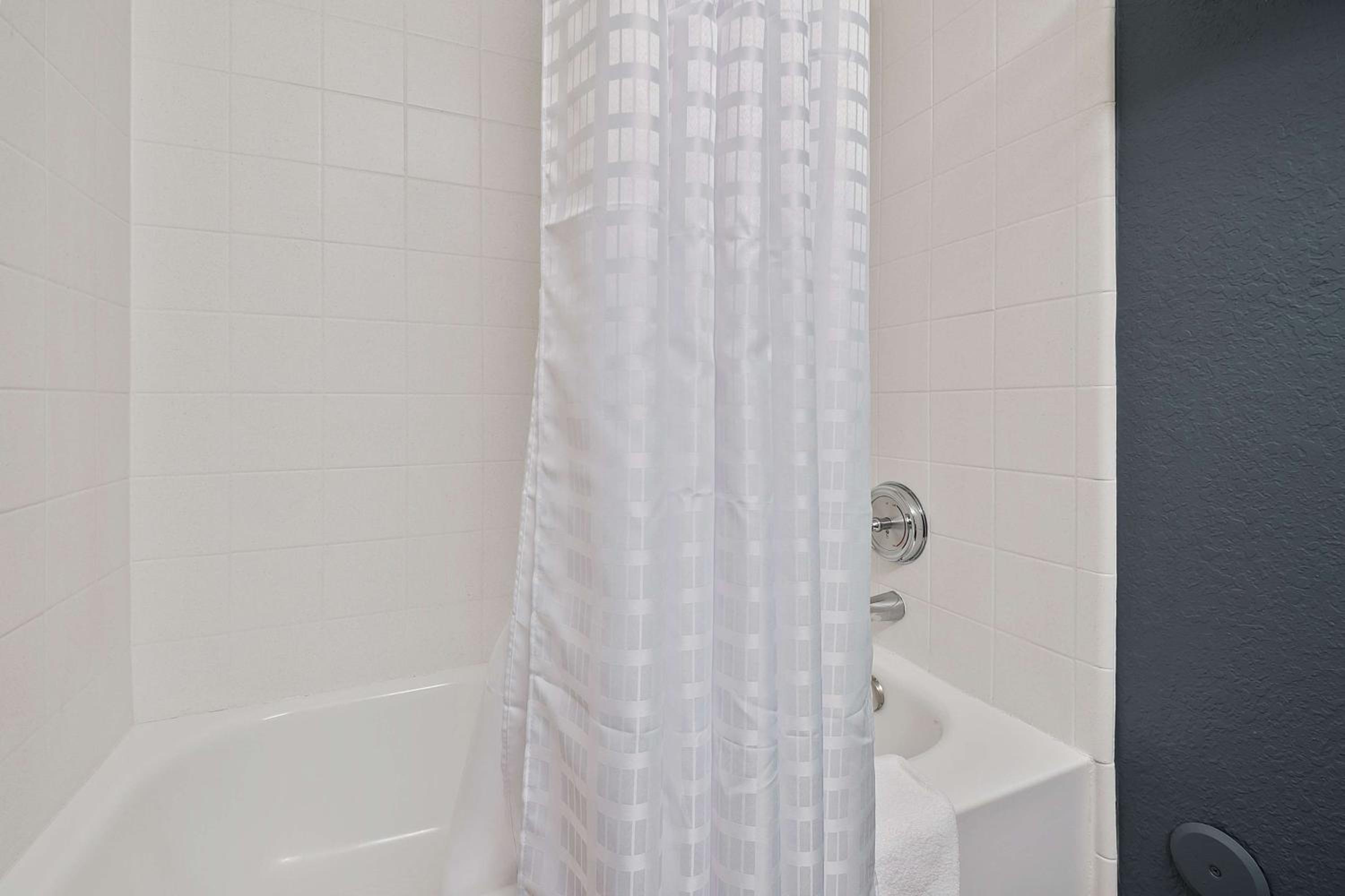 Studio with 1 Queen Bed - Hearing Accessible - Non-Smoking
