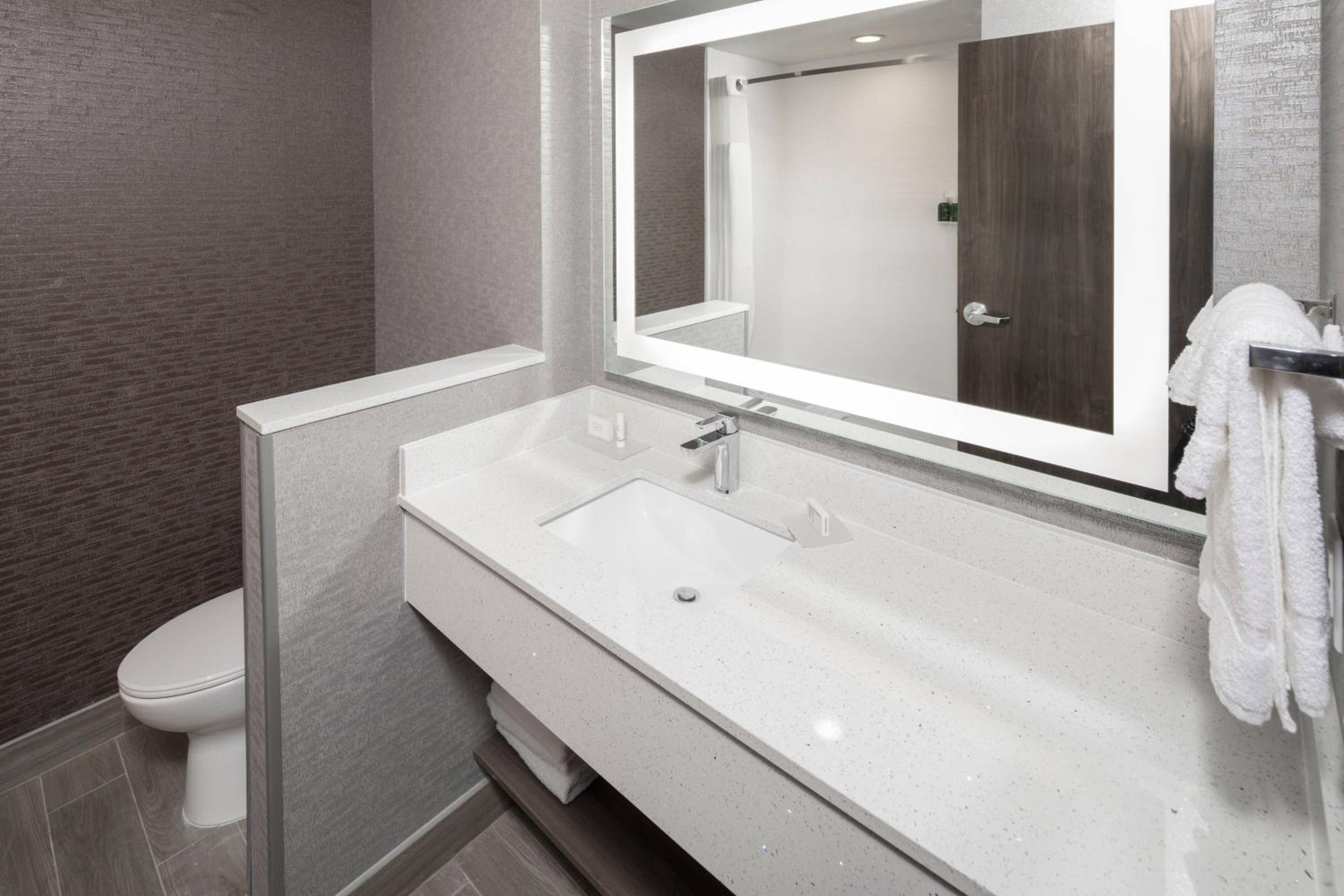 Queen Room with Two Queen Beds - Hearing Accessible