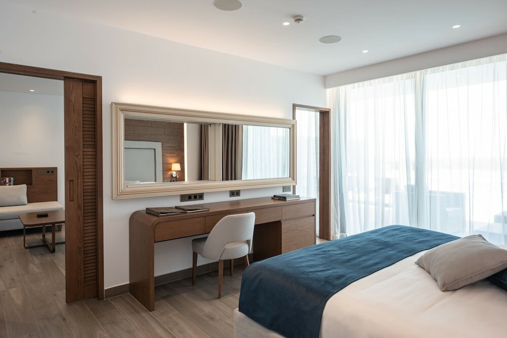 Ambassador Wellbeing Suite Sea View with Private Pool