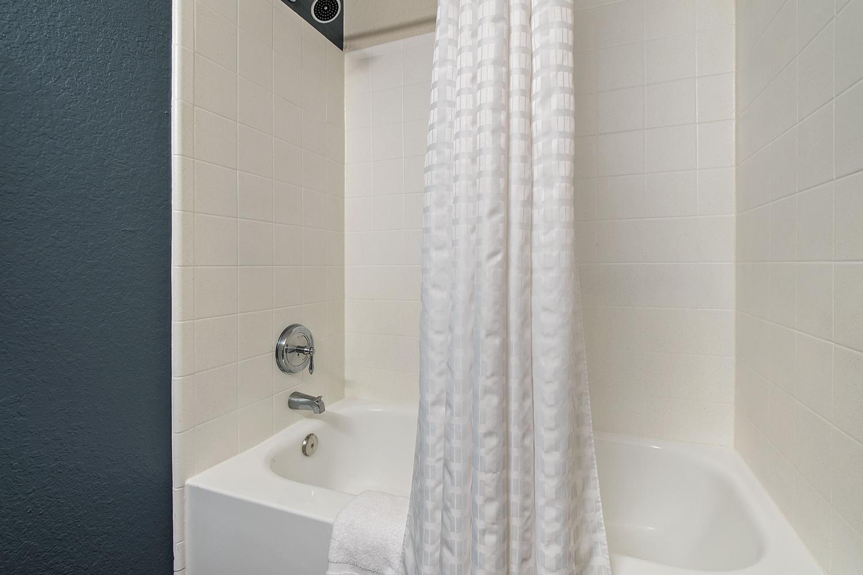 Studio with 2 Double Beds - Hearing Accessible - Non-Smoking