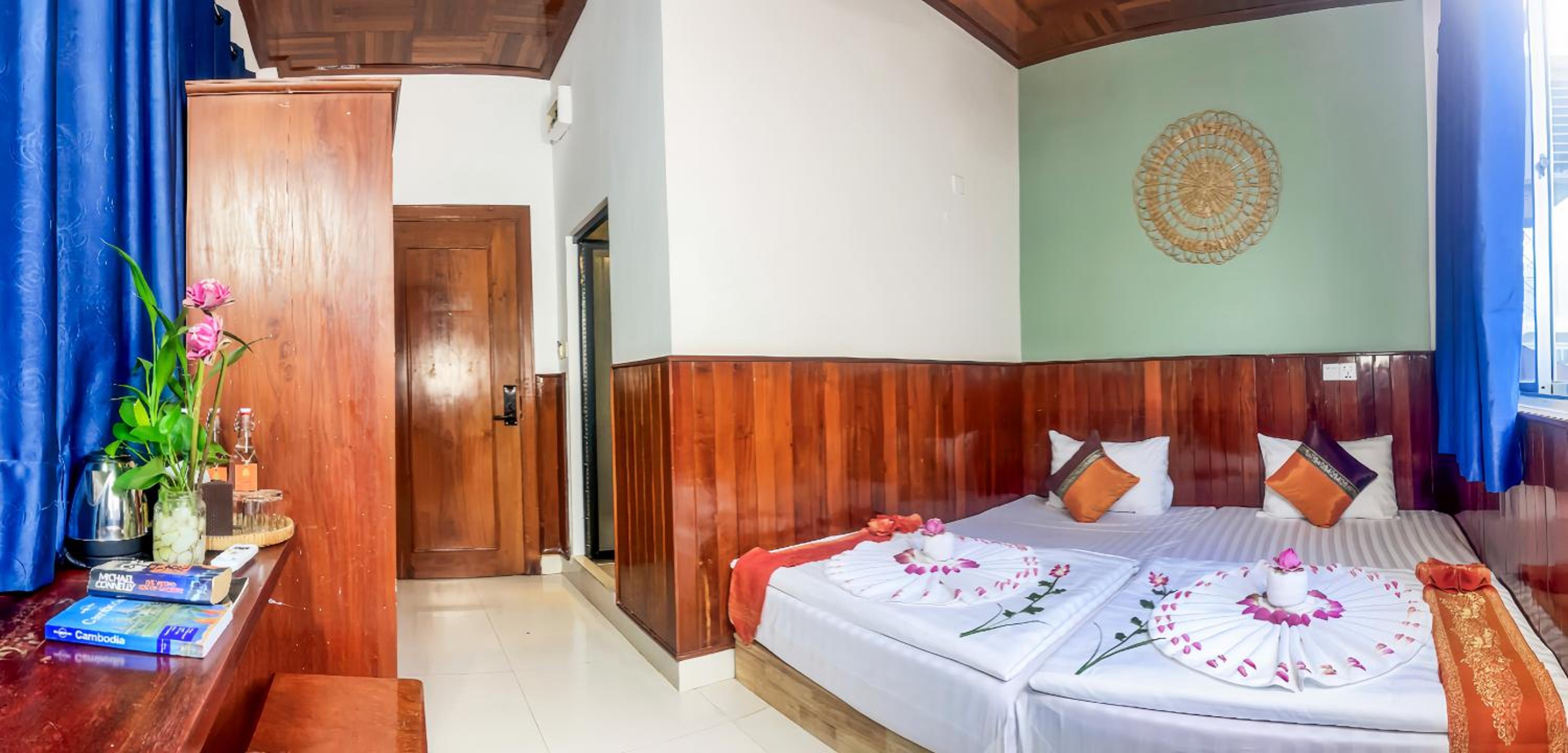 Deluxe Twin - Free Pickup