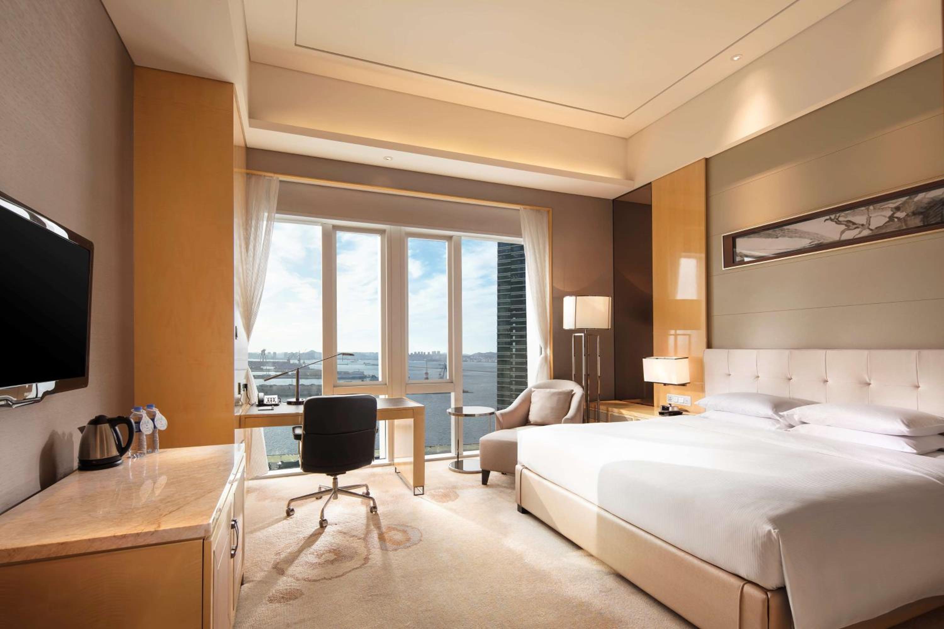 Deluxe King Room with Harbor View