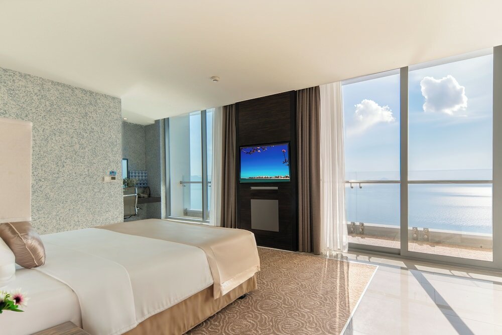 Executive Suite, Ocean View