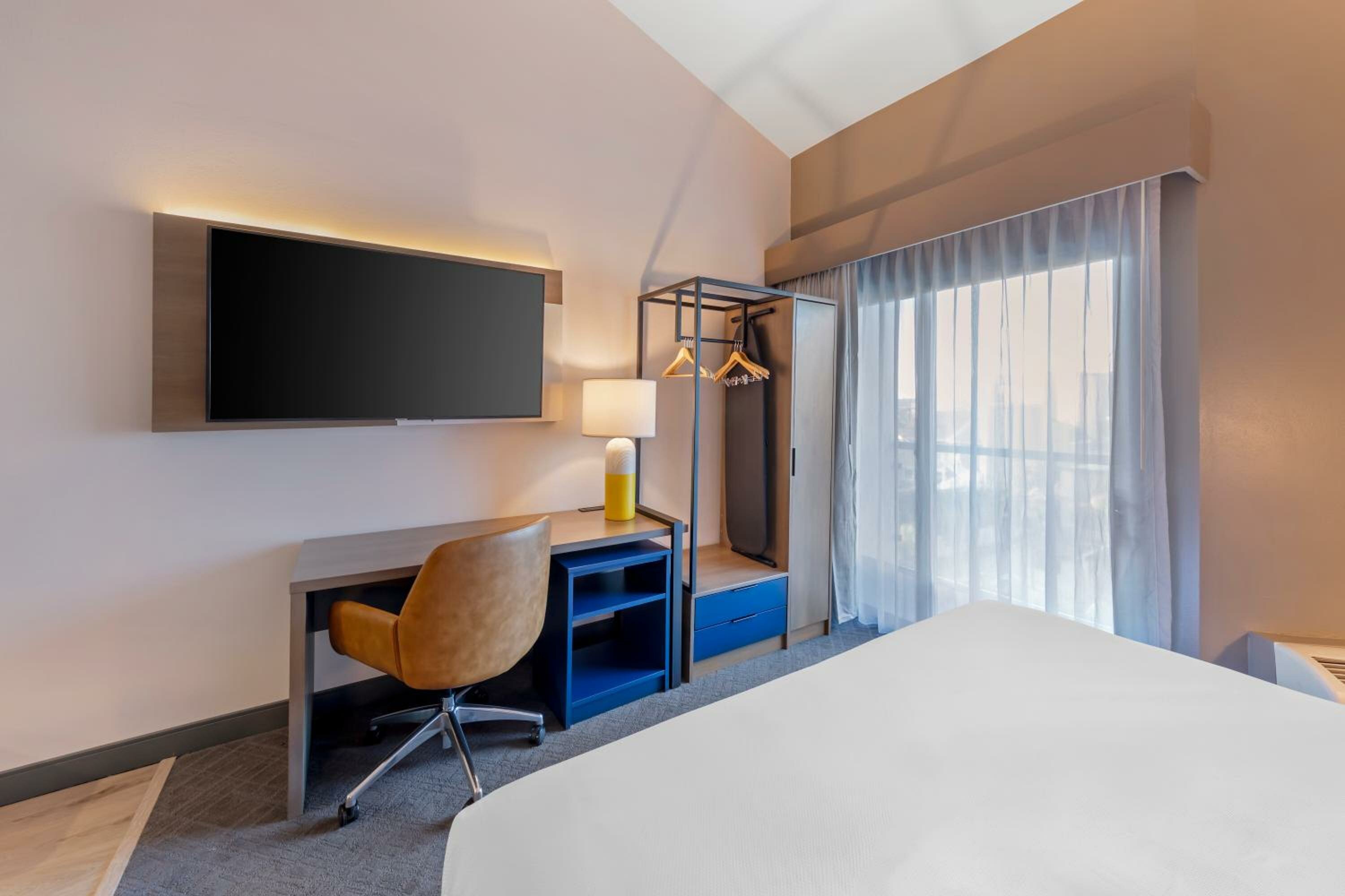 Suite, 1 King Bed with Sofa Bed, Non Smoking, Balcony