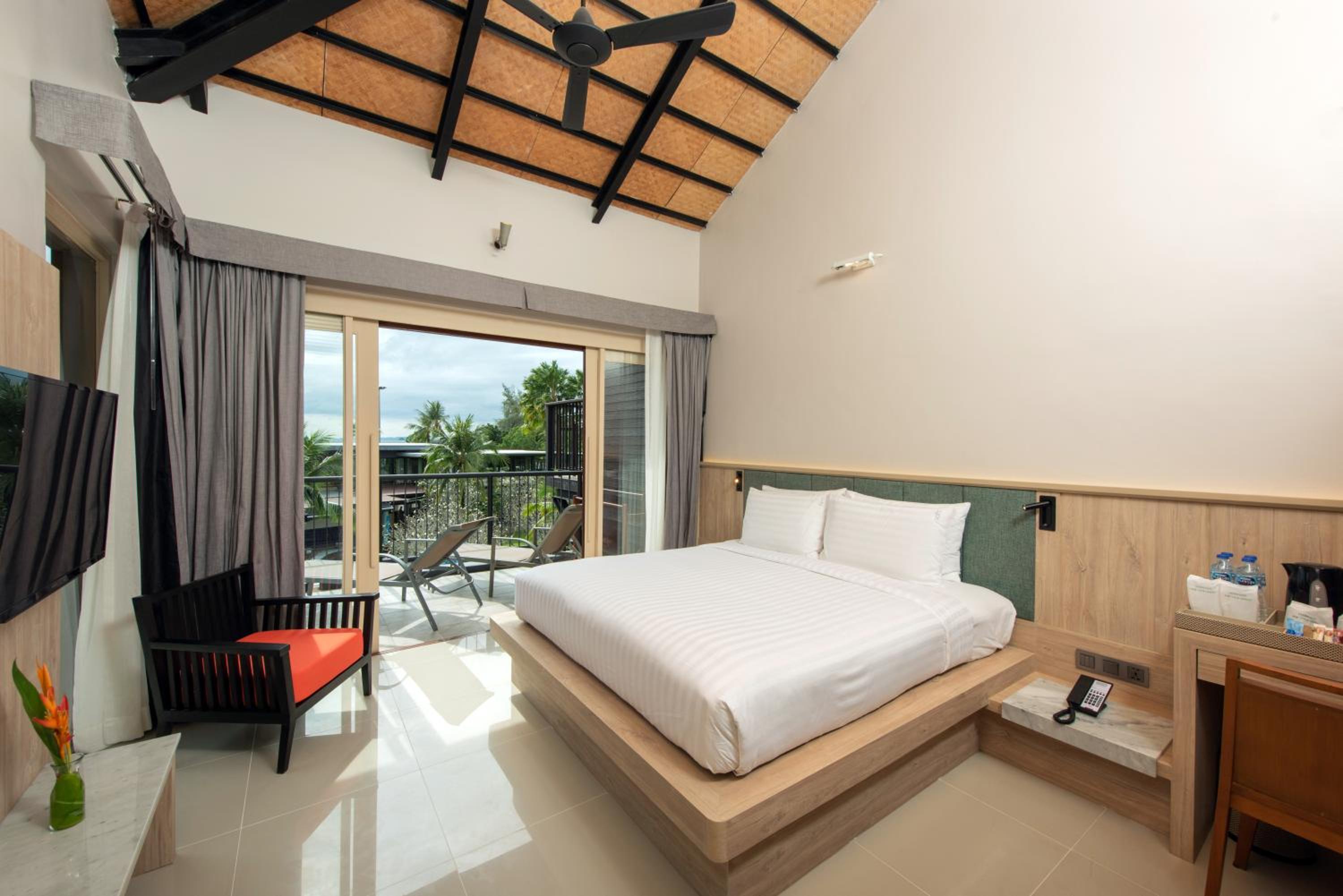 Deluxe Partial Sea View Room 