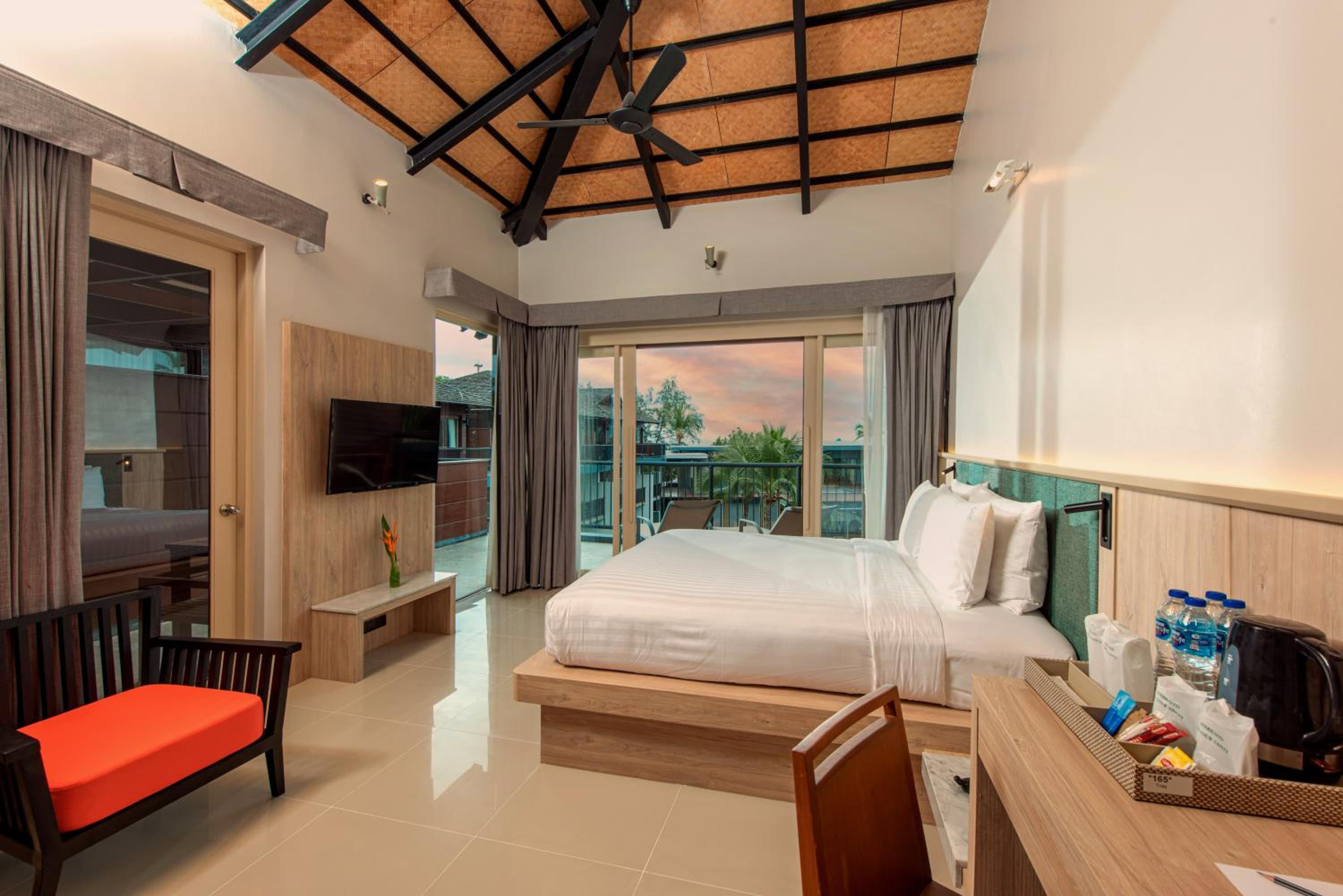 Deluxe Partial Sea View Room 