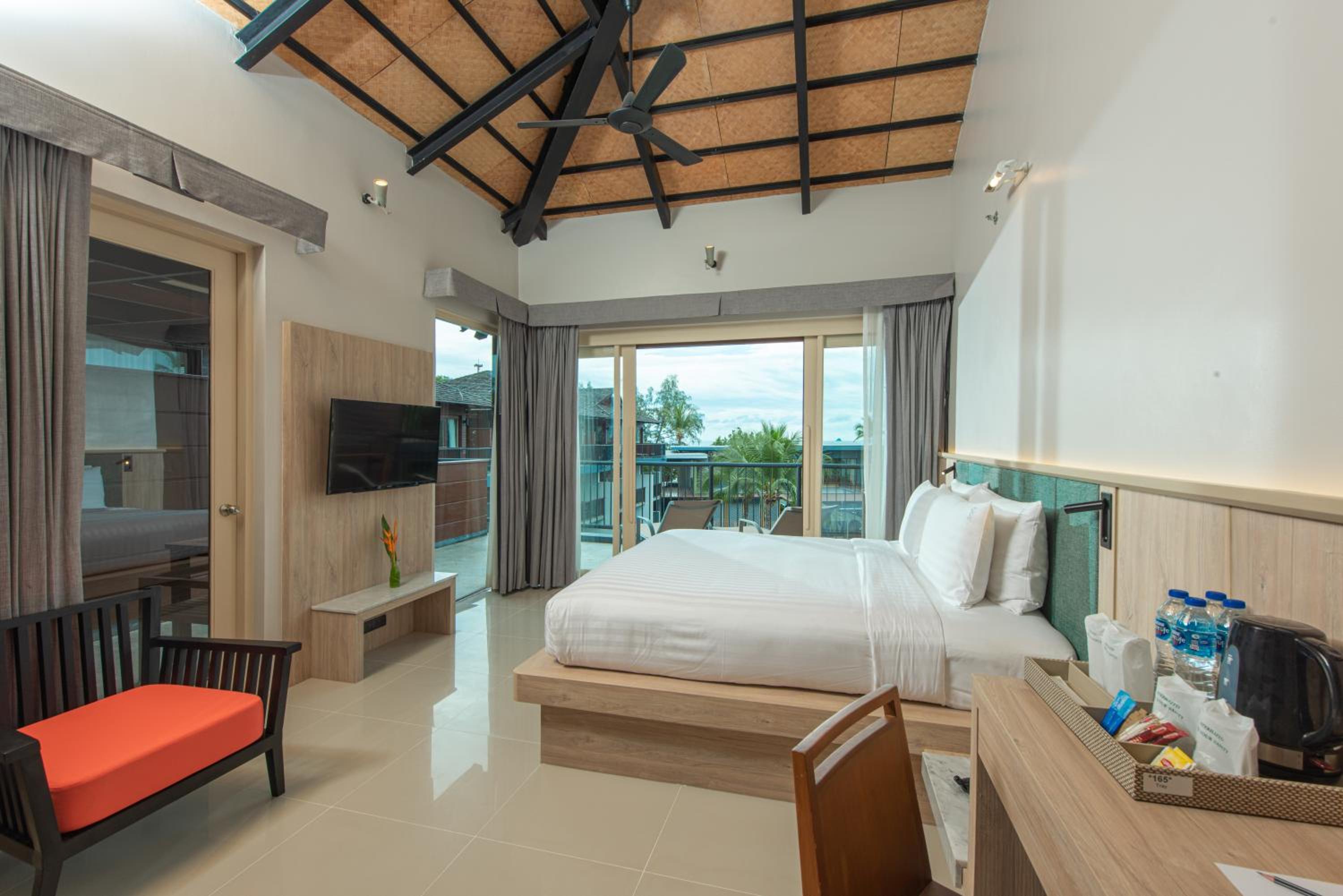 Deluxe Partial Sea View Room 