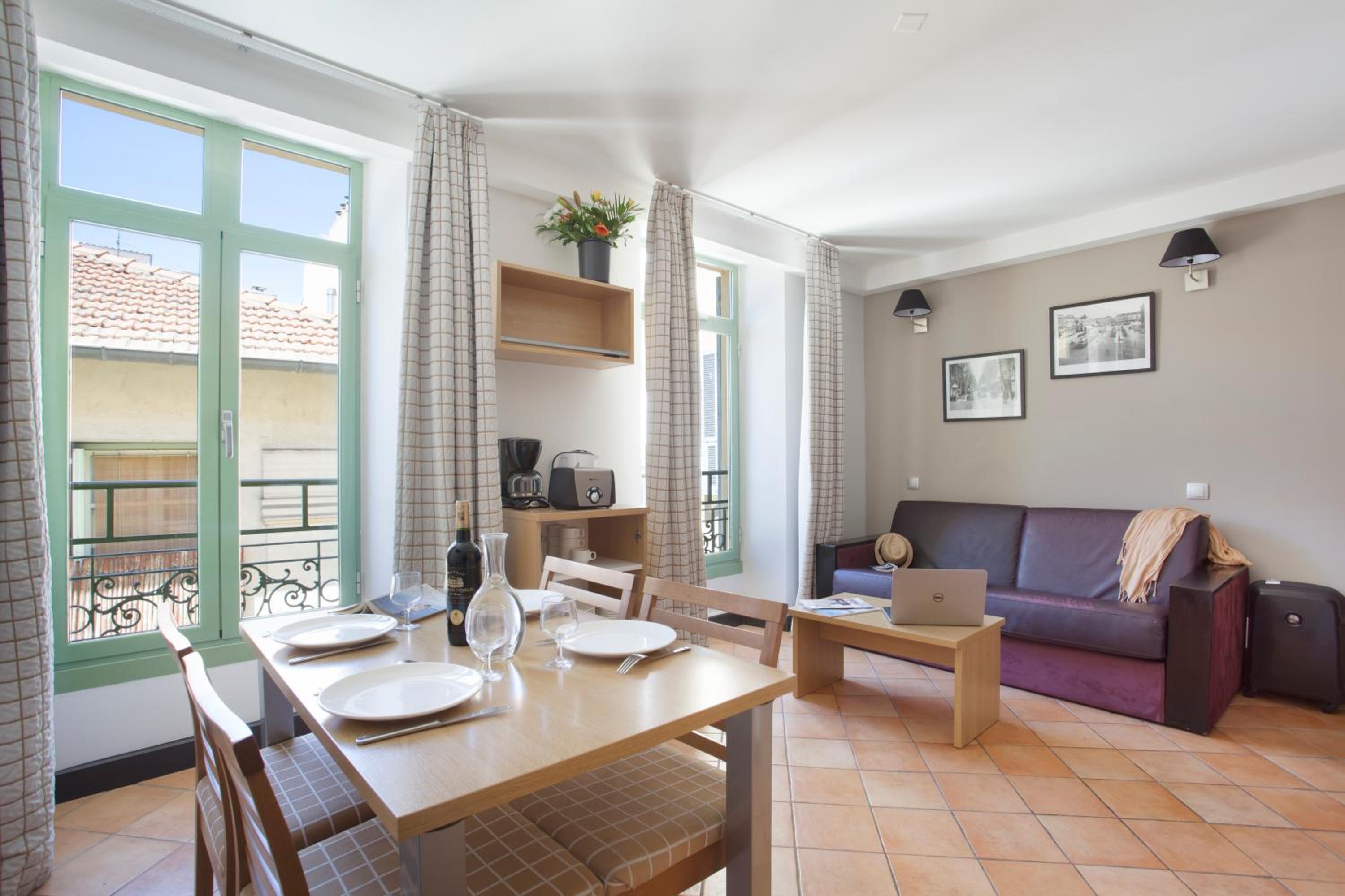 One-Bedroom Apartment (4 Adults)
