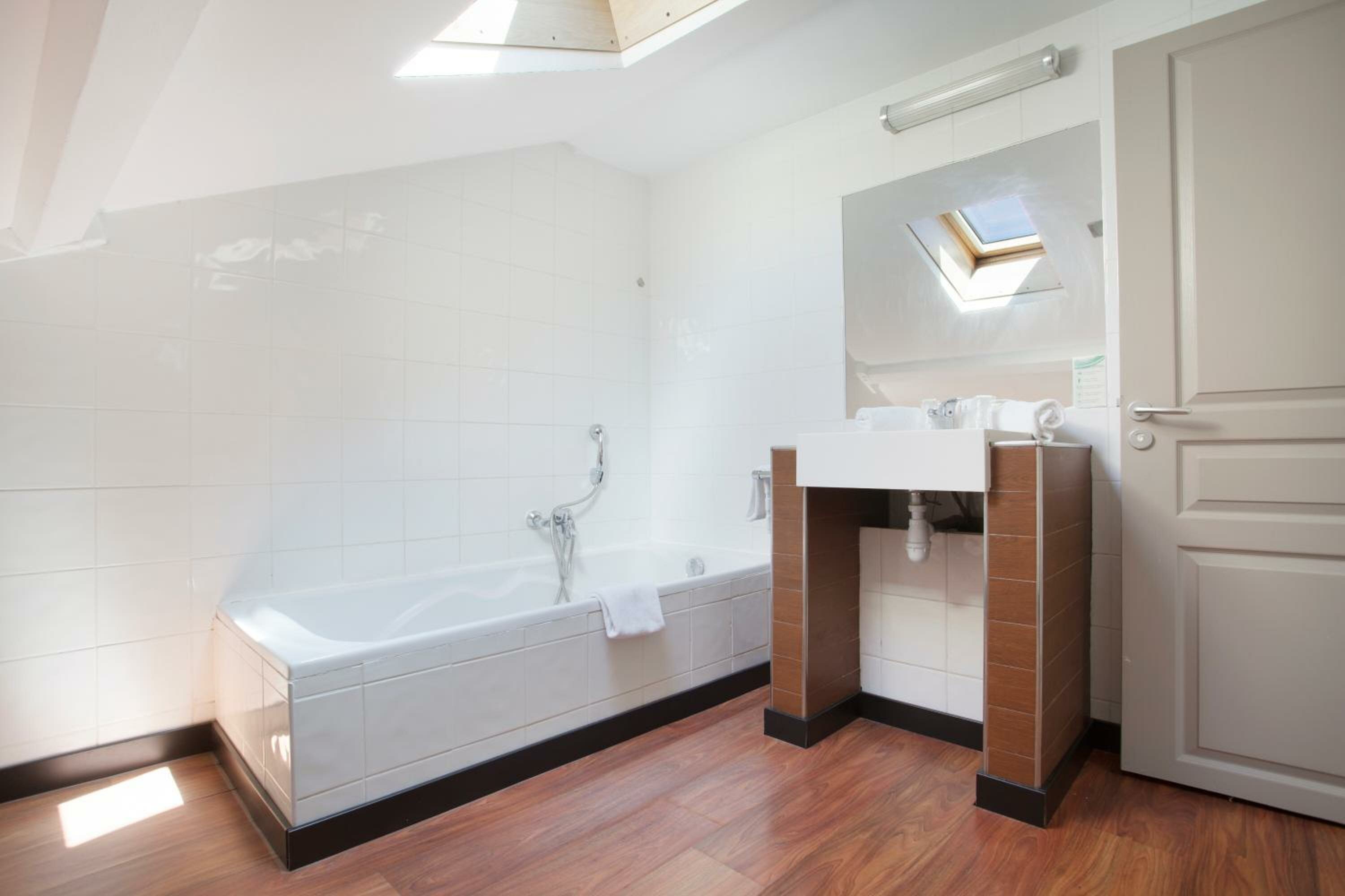 One-Bedroom Apartment (4 Adults)