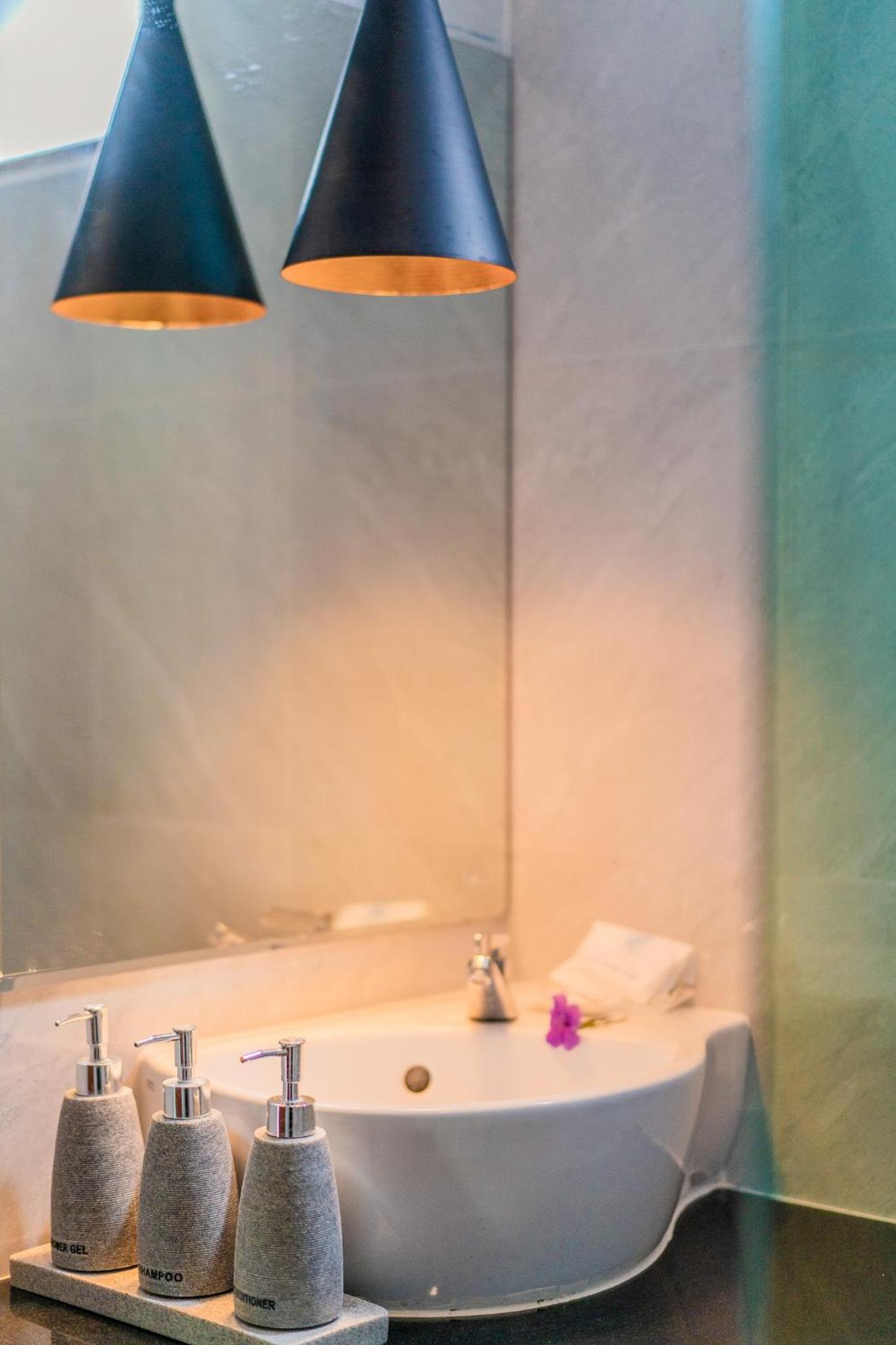 Deluxe Twin Bungalow- Newly Renovated