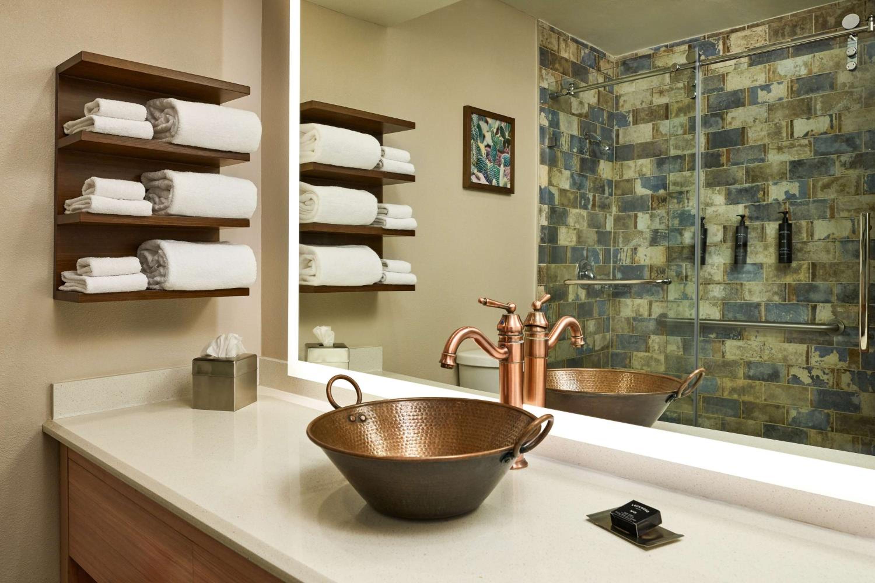 One-Bedroom King Suite