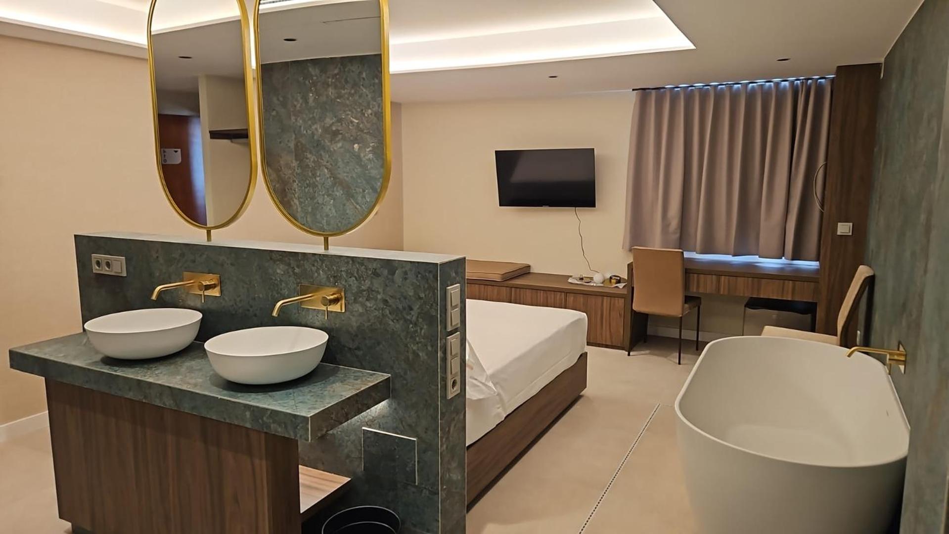 Deluxe King Suite Junior