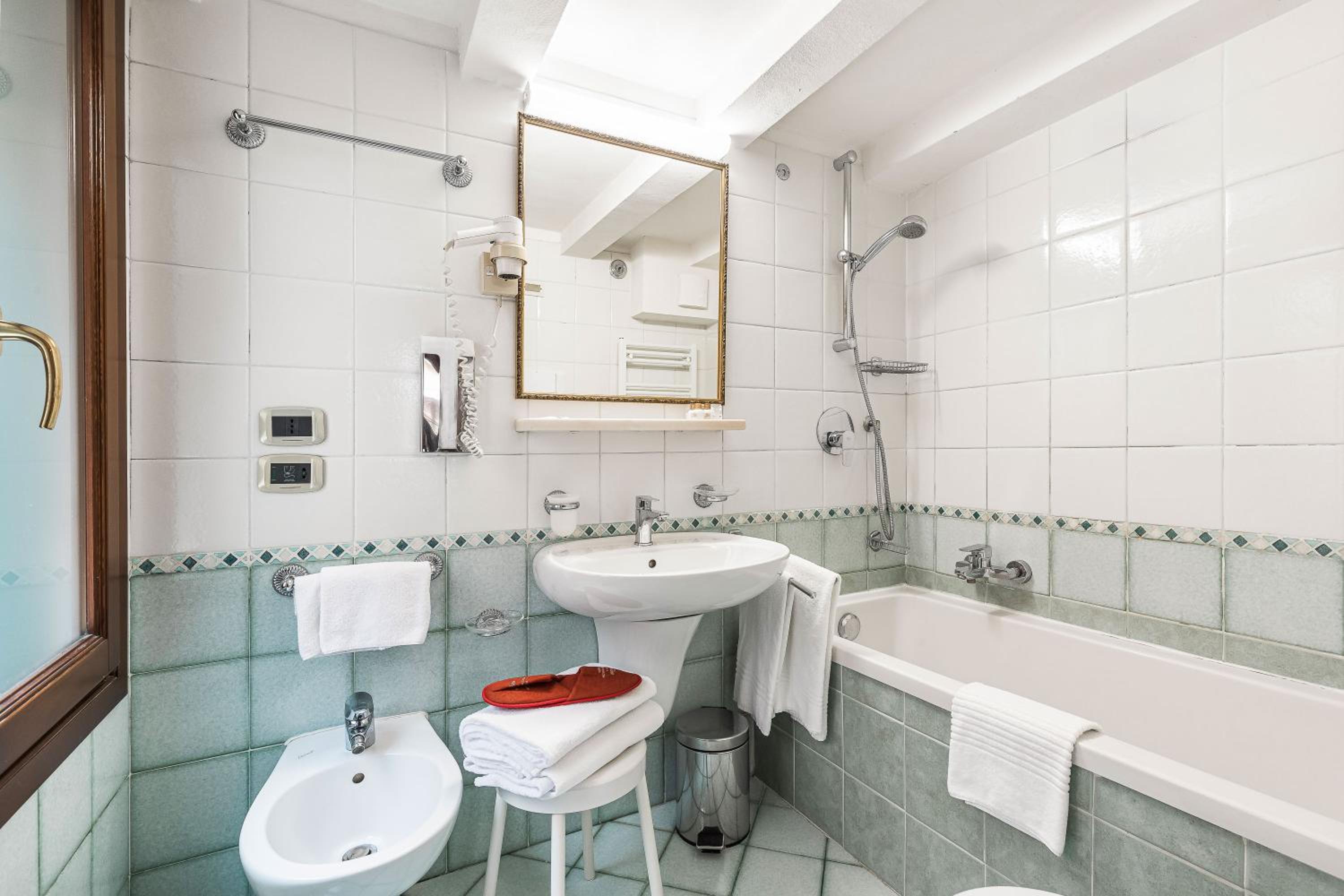 Luxury Double or Twin Room with Balcony and Canal View 