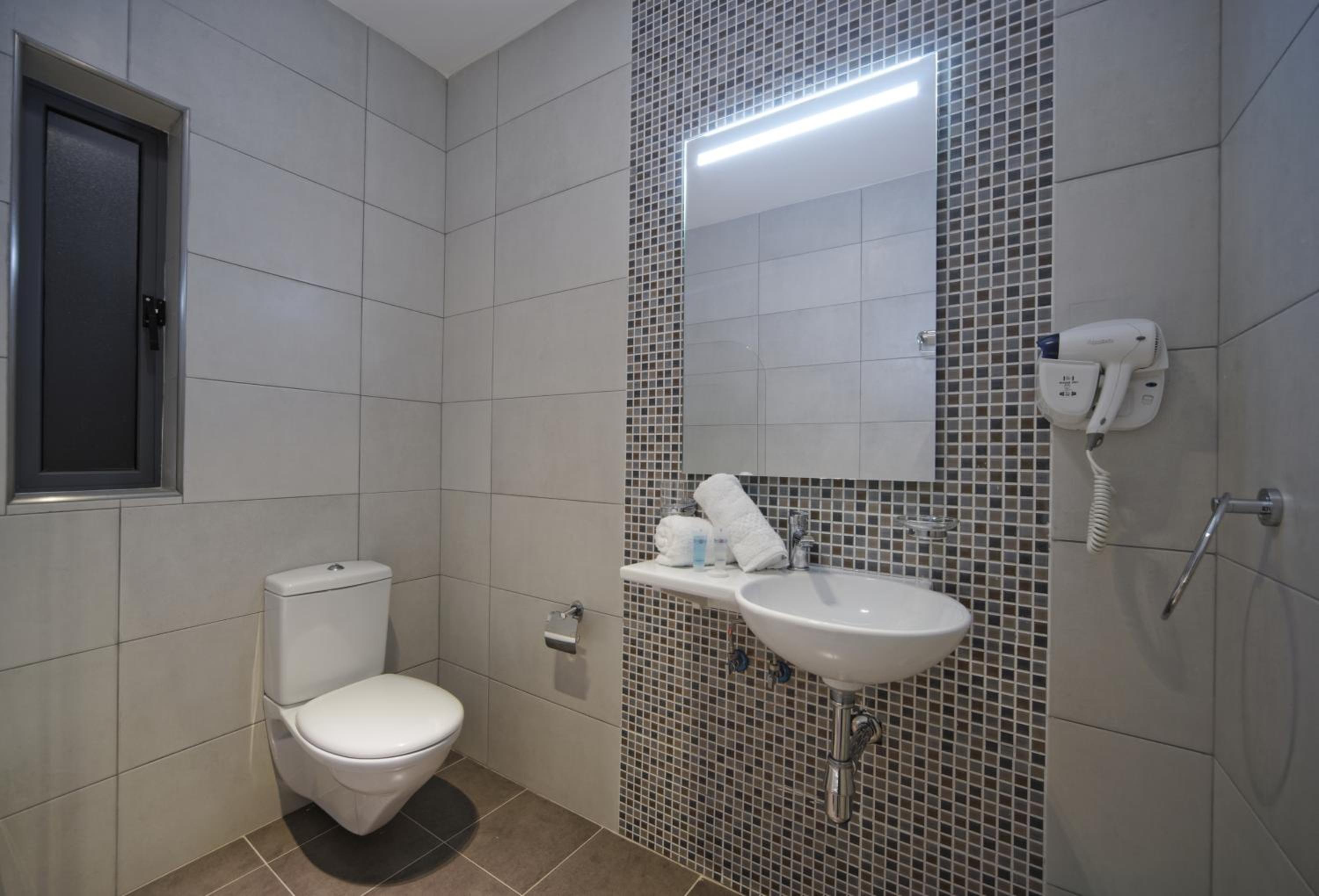 One-Bedroom Apartment (4 Adults)