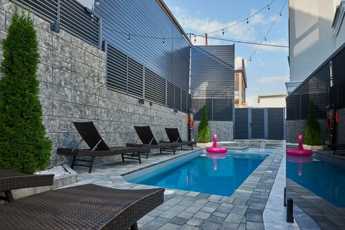 Люкс с видом на бассейн