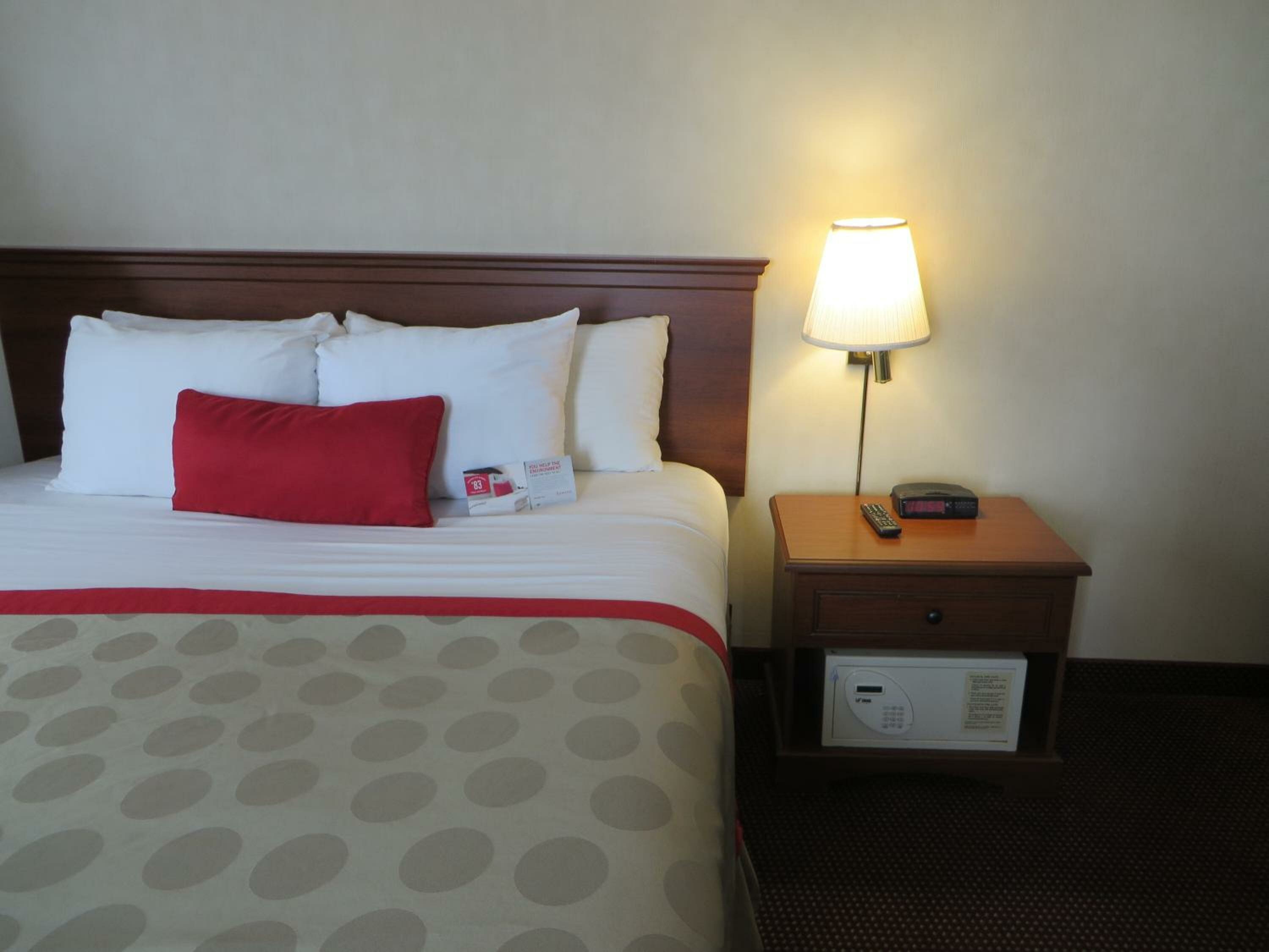 Deluxe King Room - Non-Smoking