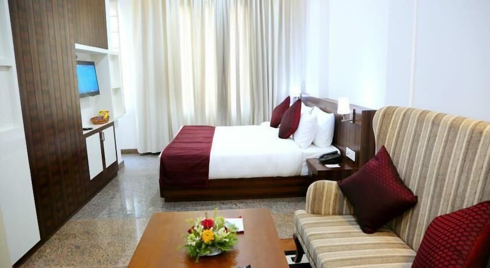 Executive Room, 2 Twin Beds, Smoking, City View
