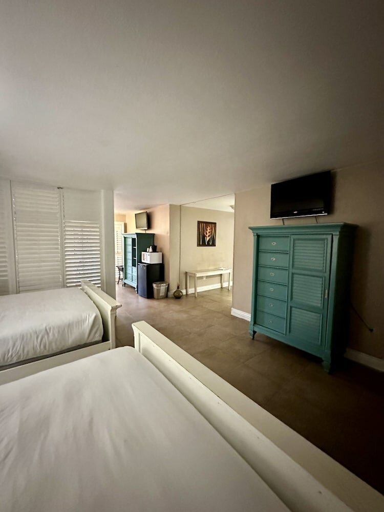 Deluxe Suite, 2 Queen Beds, Refrigerator & Microwave