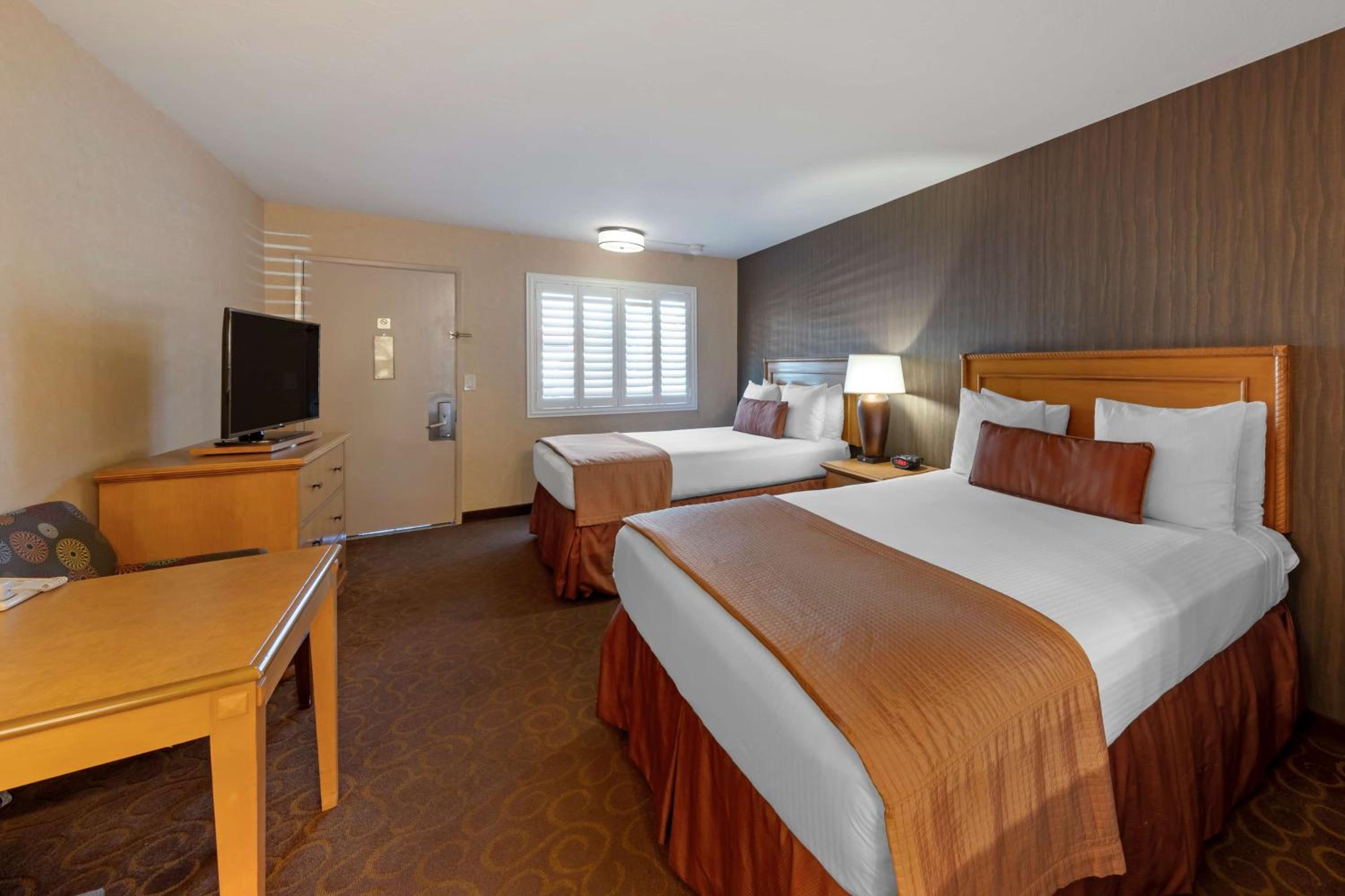Double Room with Two Double Beds - Disability Access - Non-Smoking