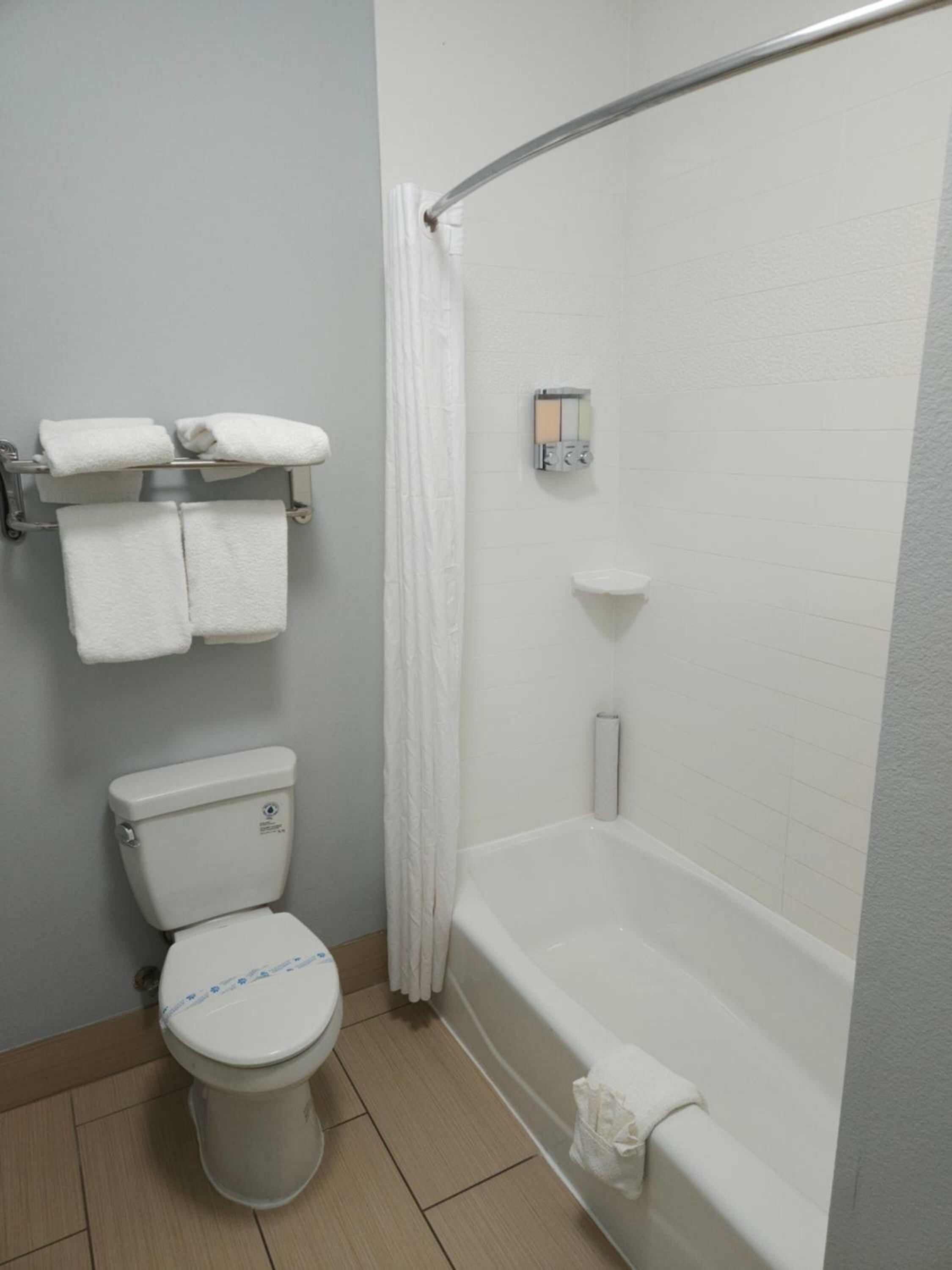 Queen Room with Two Queen Beds Non-Smoking