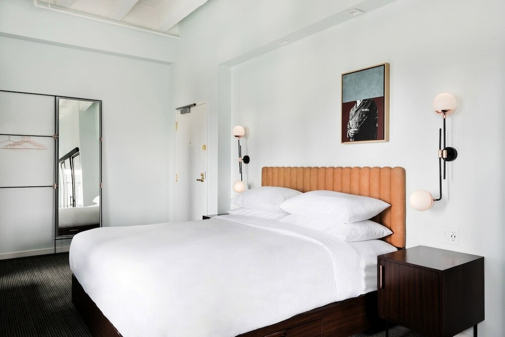 Petite King, Guest Room, 1 King