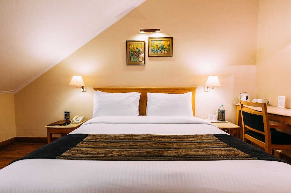 Deluxe Room - Mall road facing with Bathtub