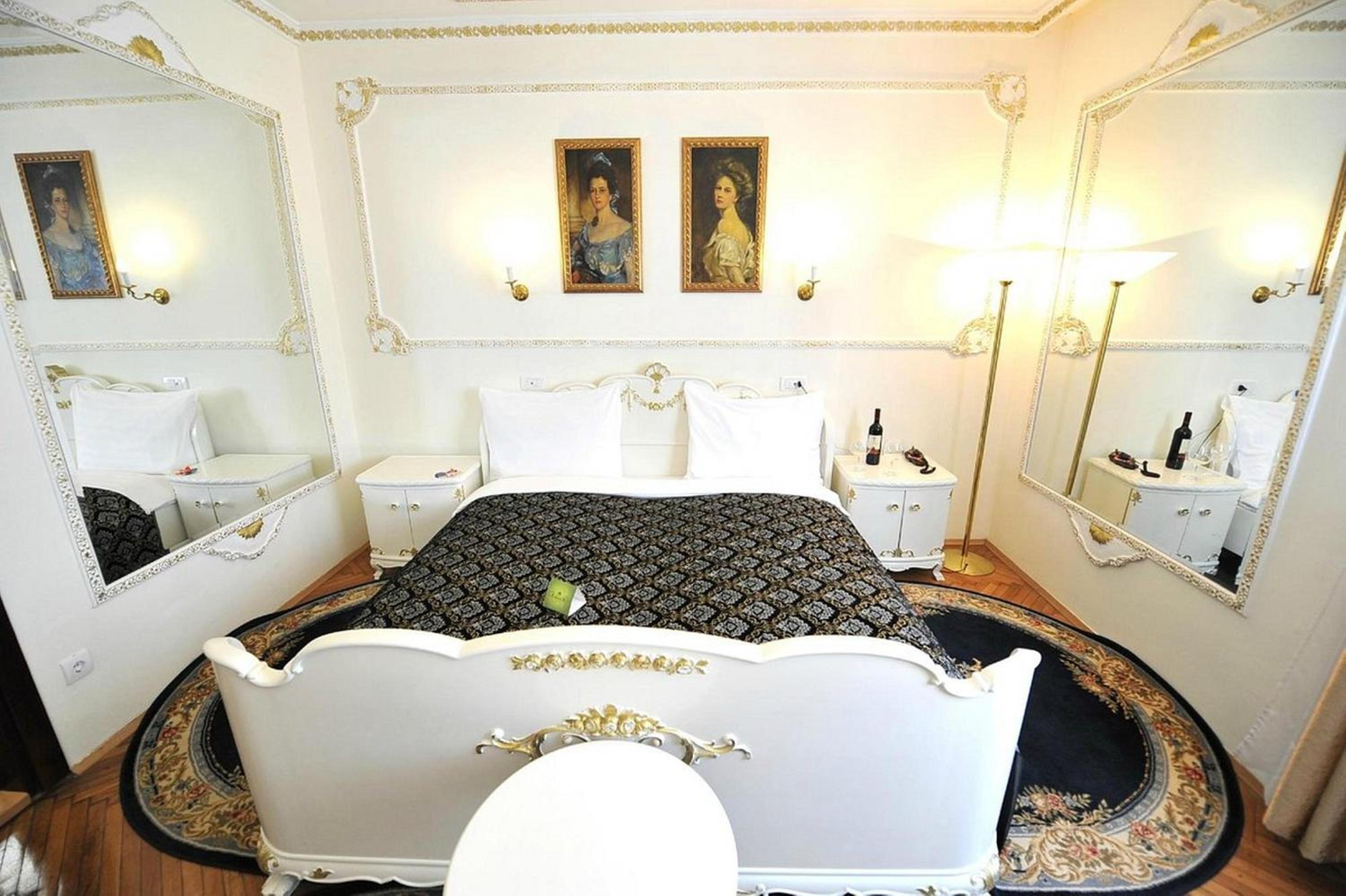 Queen's Suite