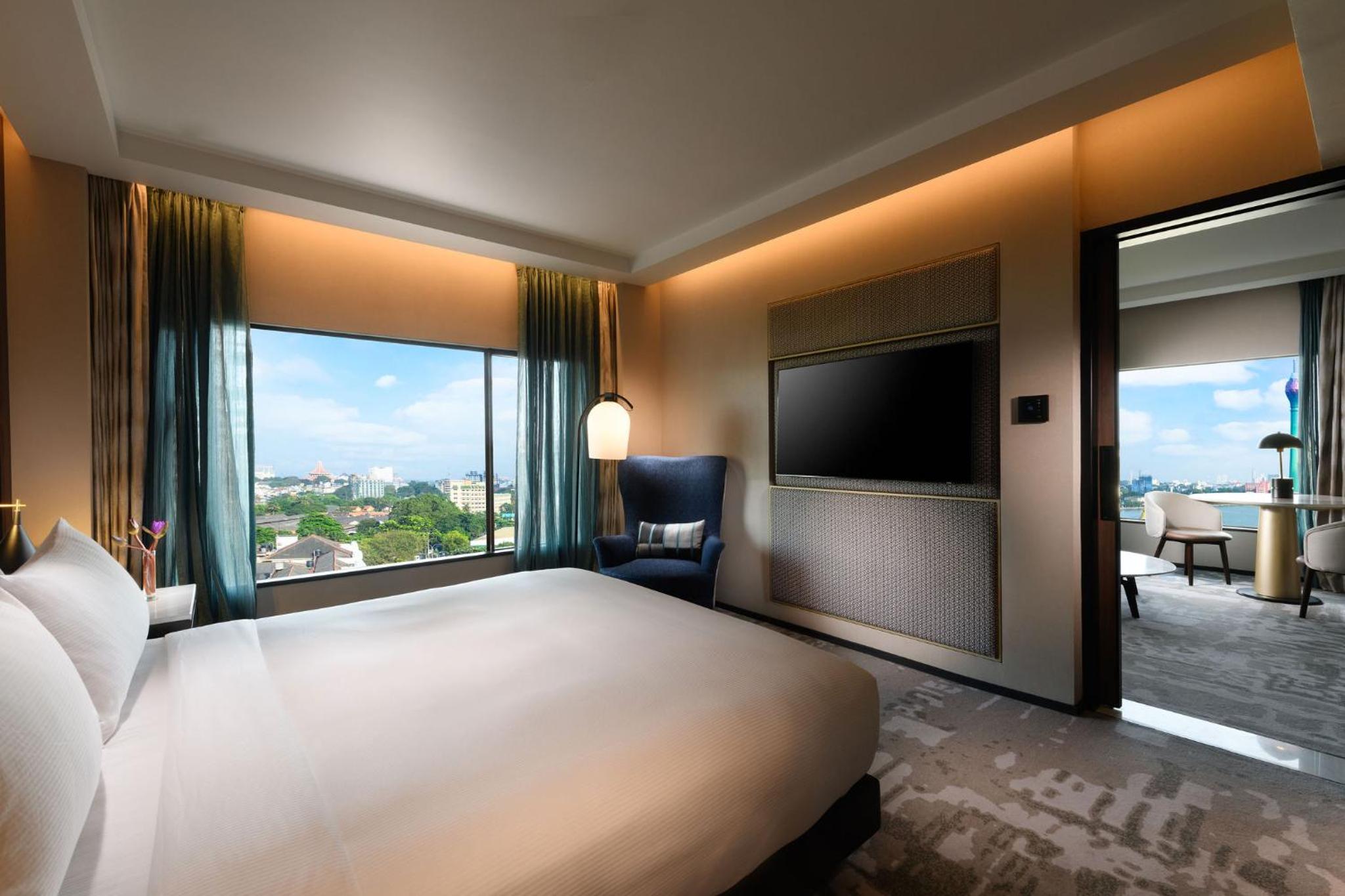 Deluxe King Suite