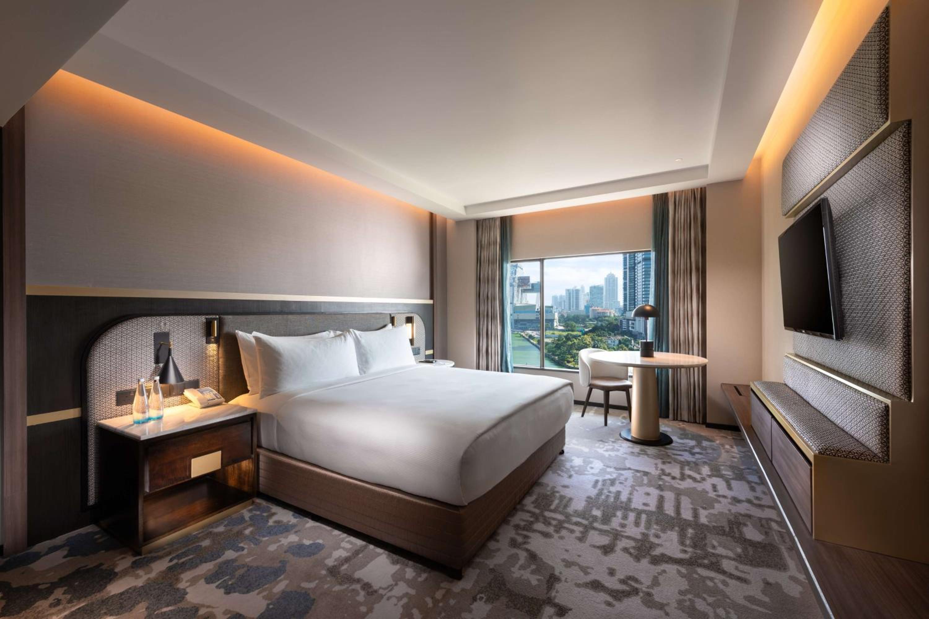 Deluxe King Suite with Sea View