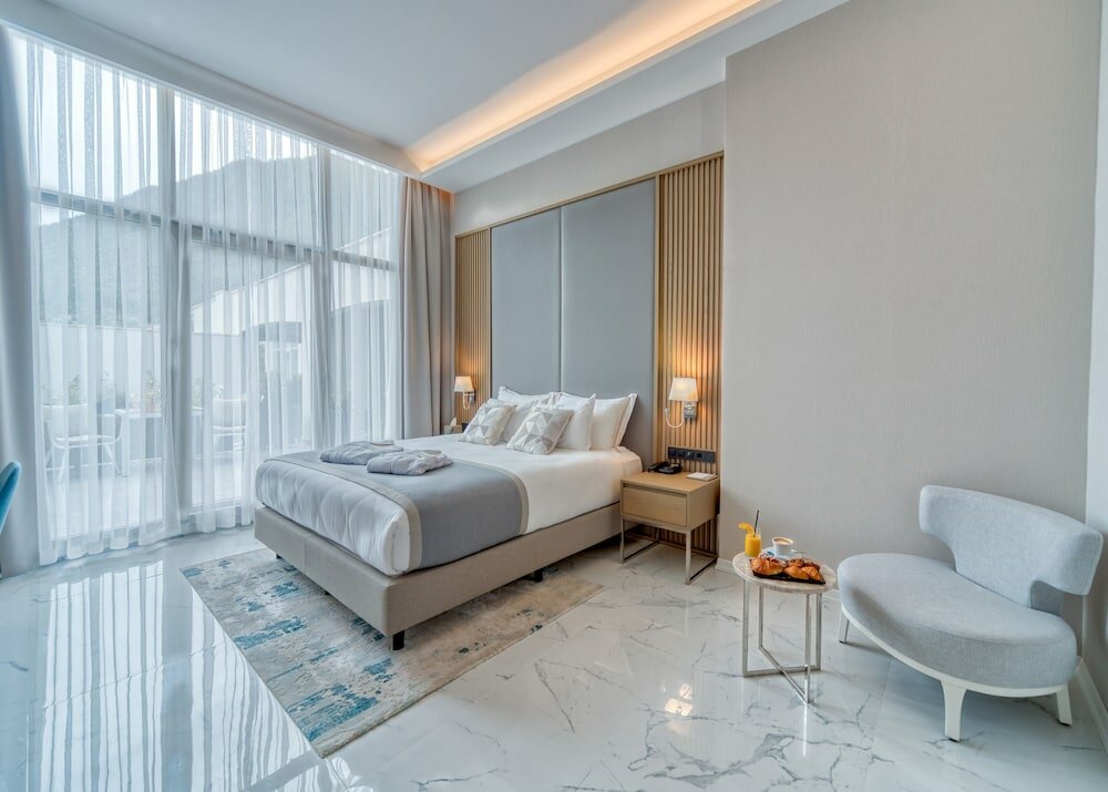 Basic Room, 1 King Bed