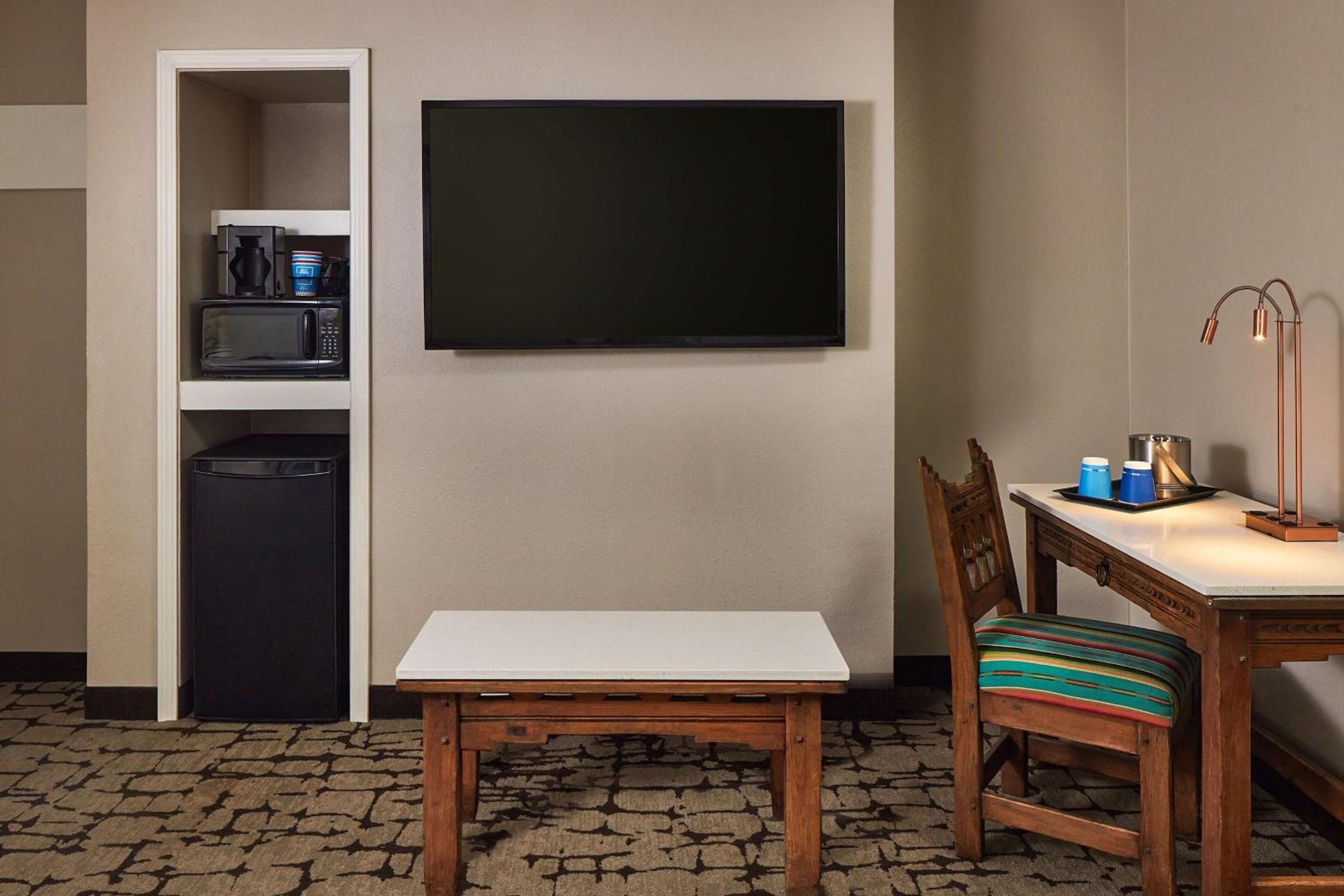 One-Bedroom King Suite