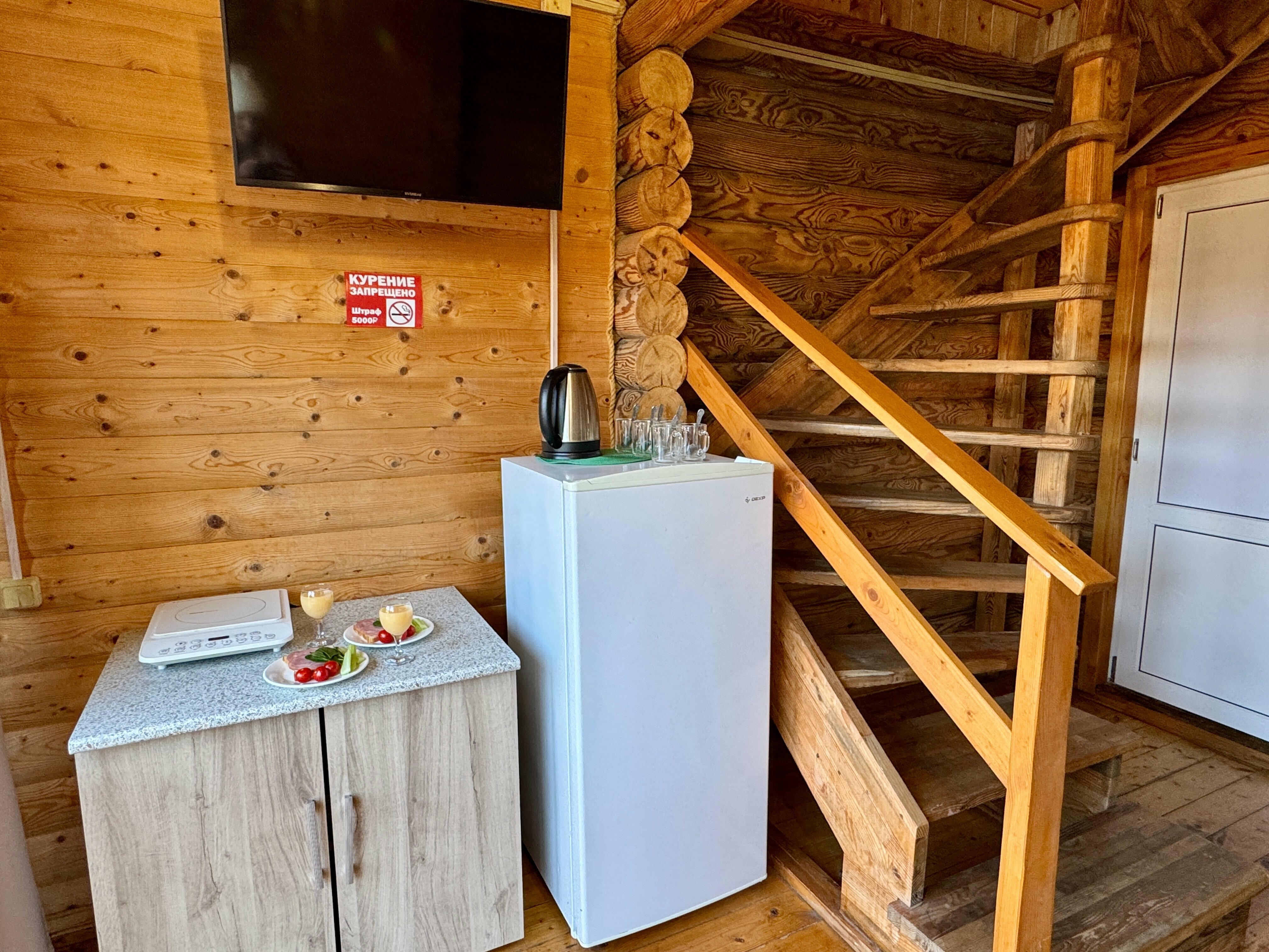 2-х комнатный 2-х этажный дом с мини-кухней и балконом