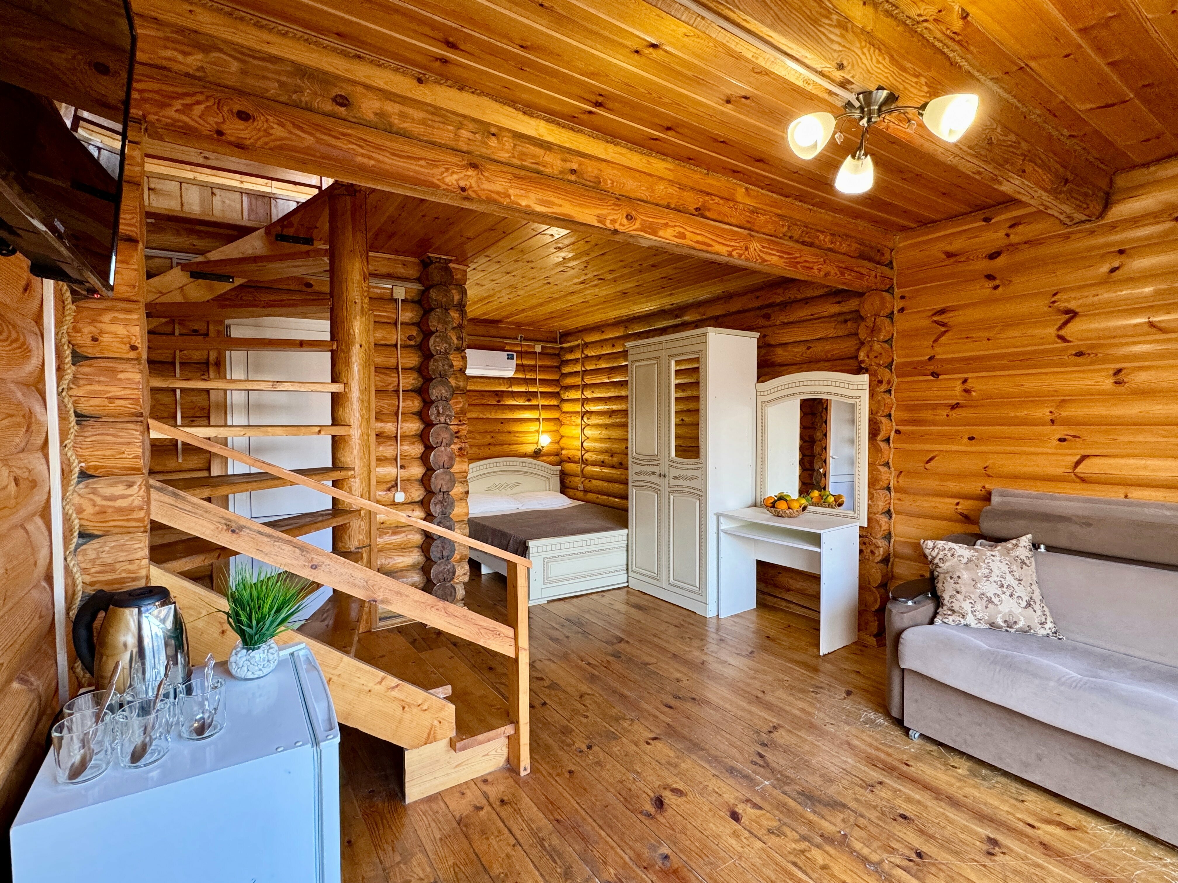 2-х комнатный 2-х этажный дом с балконом на 6-8 человек