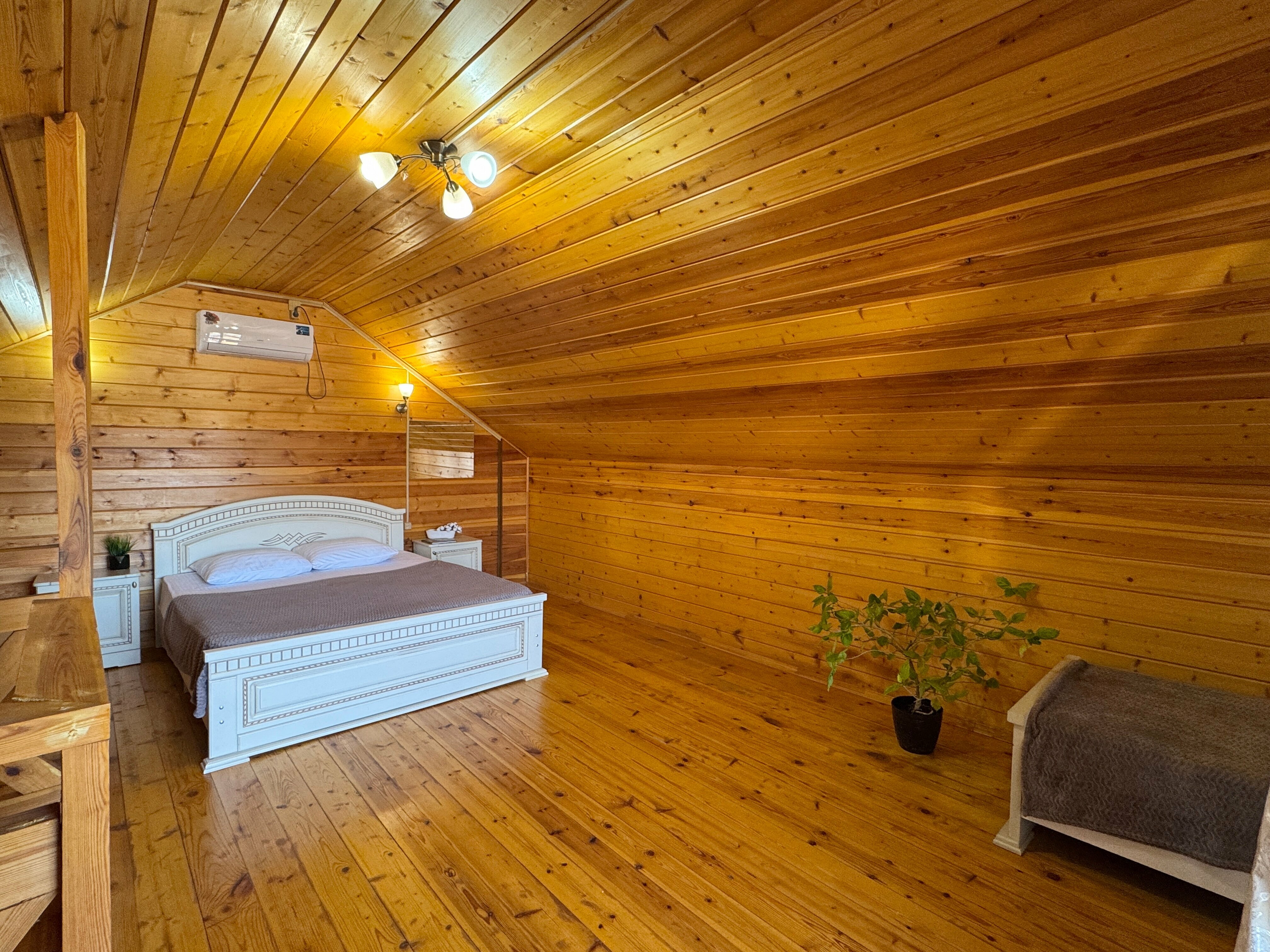 2-х комнатный 2-х этажный дом с балконом на 6-8 человек