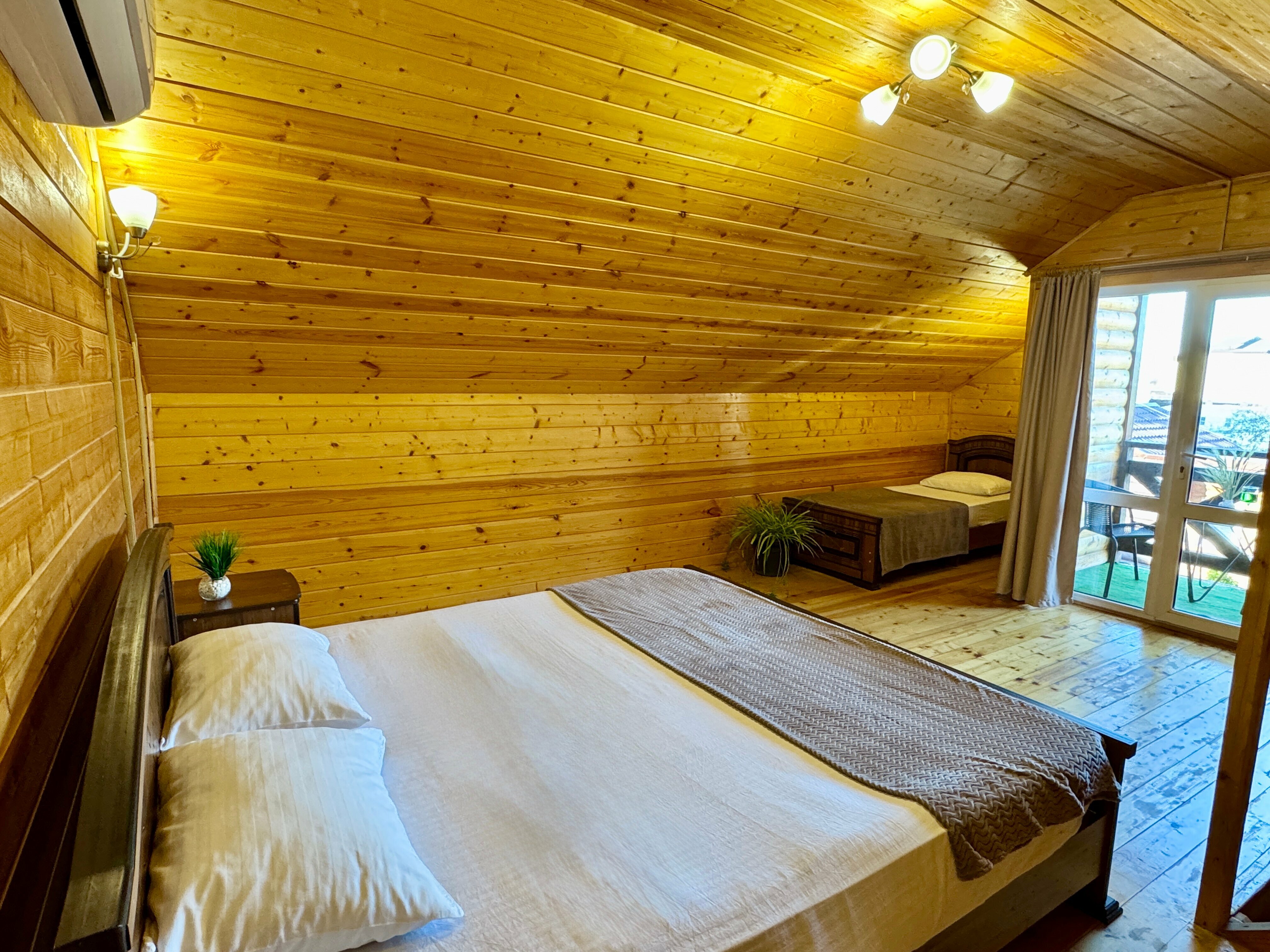 2-х комнатный 2-х этажный дом с мини-кухней и балконом