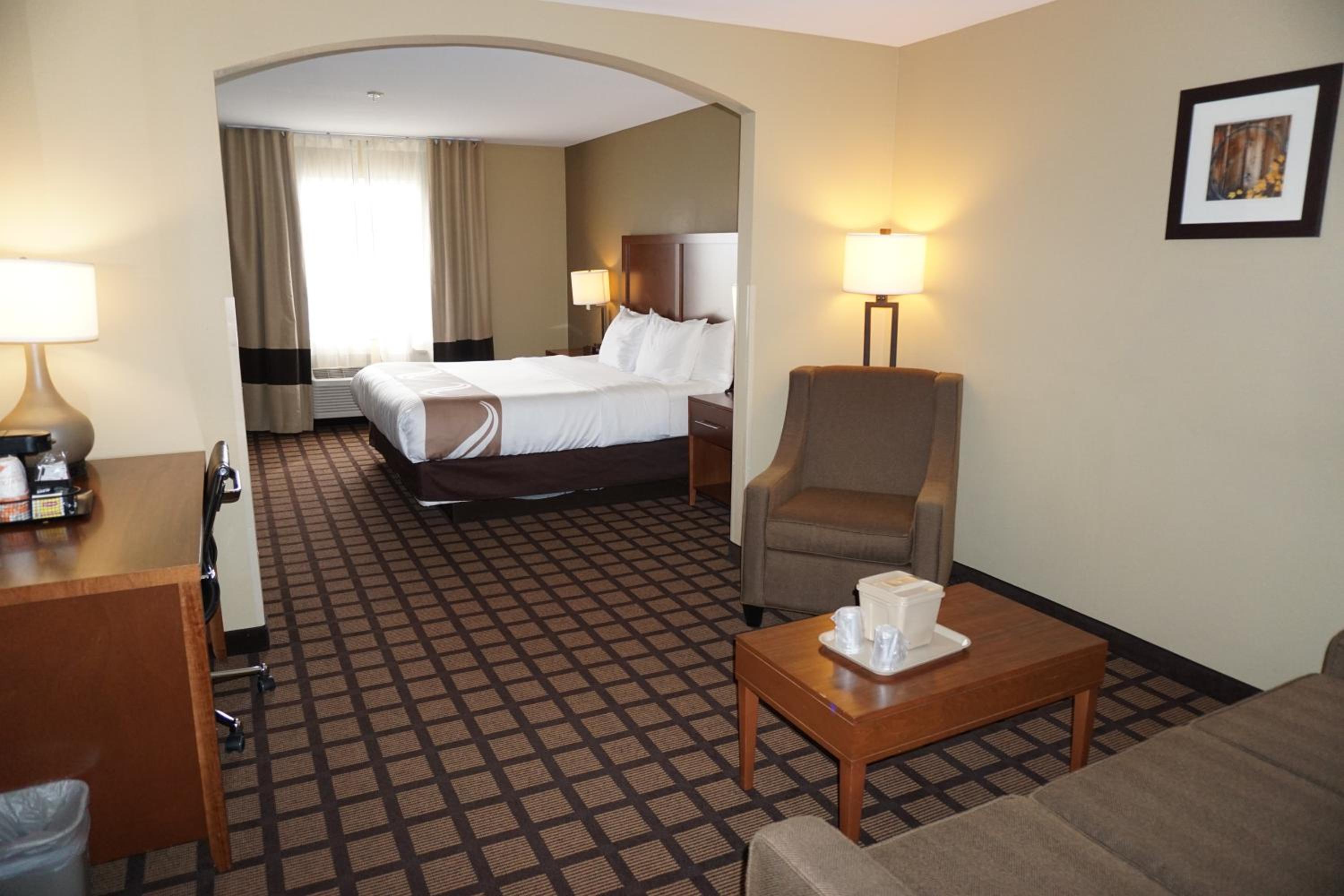 King Suite - Non-Smoking