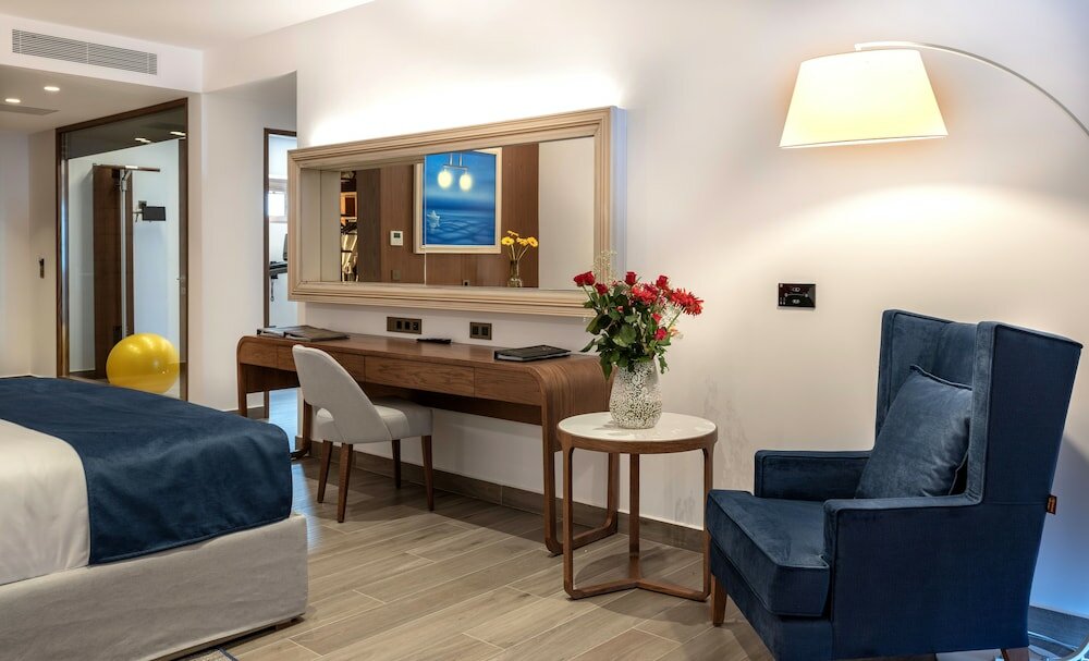 Aqua Marine Suite Waterfront with Outdoor Whirlpool and Gym