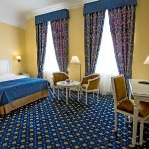 Джуниор Сюит с видом на двор